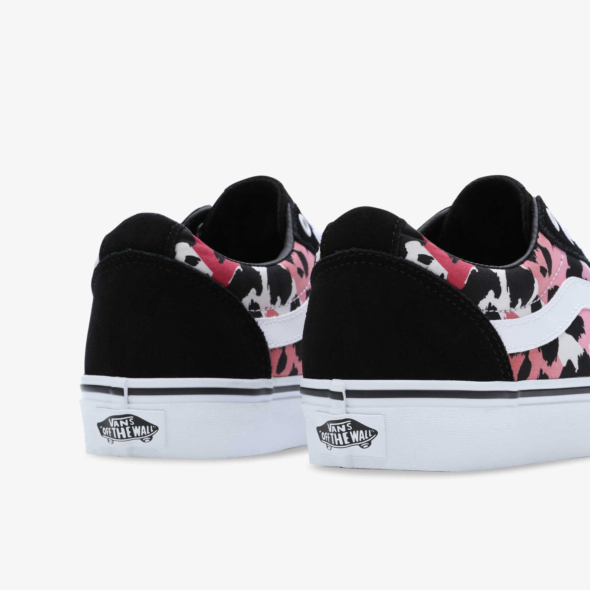 Stylische Sneakers mit auffälligem Muster und robuster Sohle für maximalen Komfort und modernen Look.