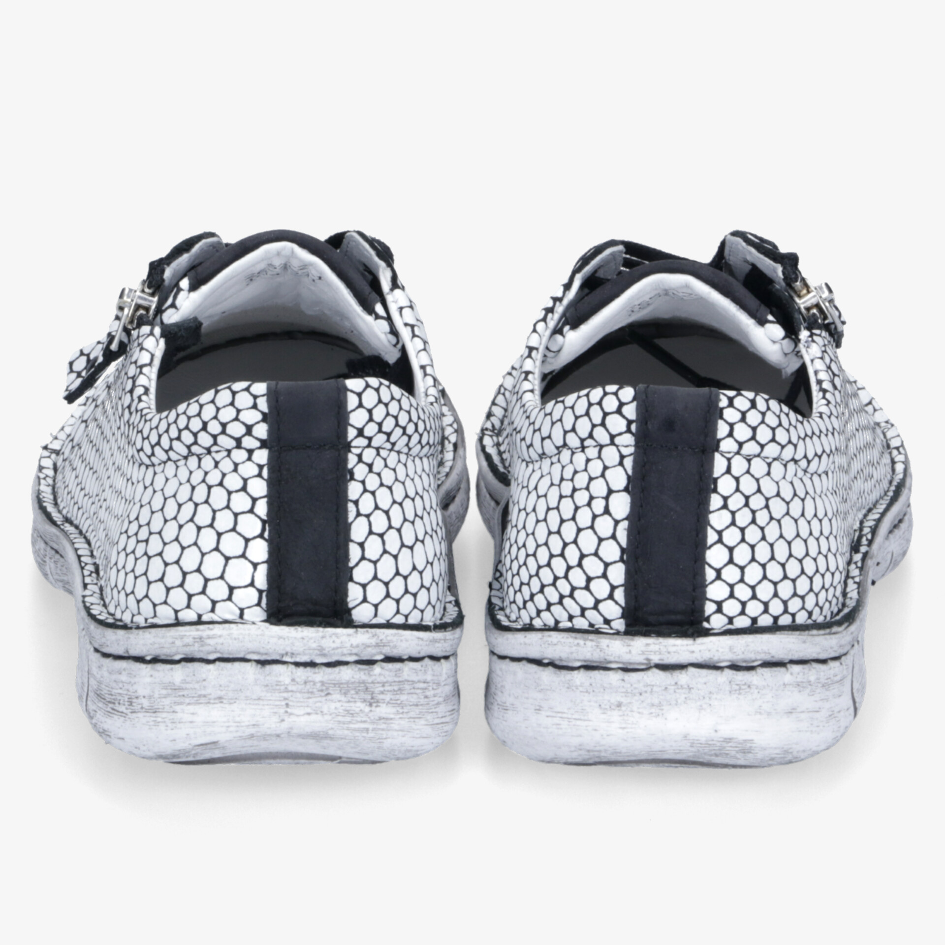 Stilvolle Schuhe mit modernem Muster und strapazierfähiger Sohle. Komfortabel für den Alltag.