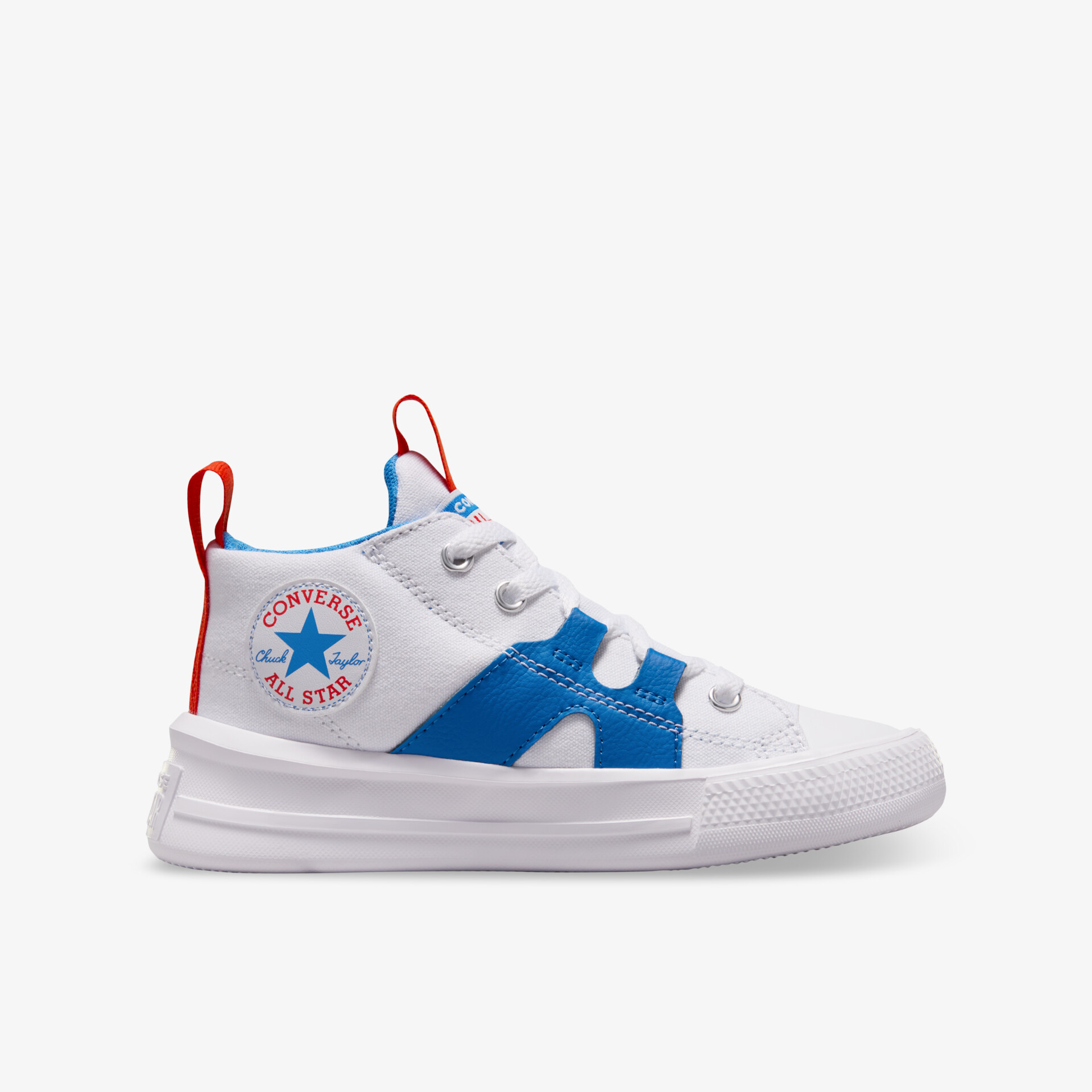 Moderner leichter Sneaker mit bequemer Passform und robuster, rutschfester Sohle in Blau und Weiß seitlich dargestellt