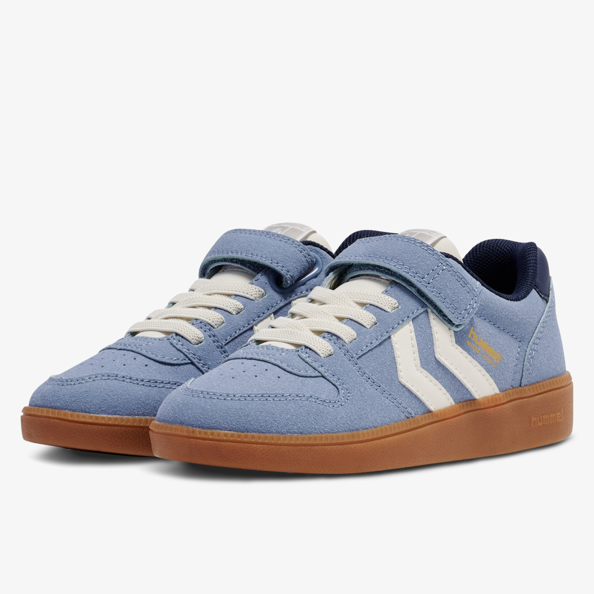 Sportliche blaue Sneaker mit Klettverschluss und robuster Sohle für den perfekten Tragekomfort.
