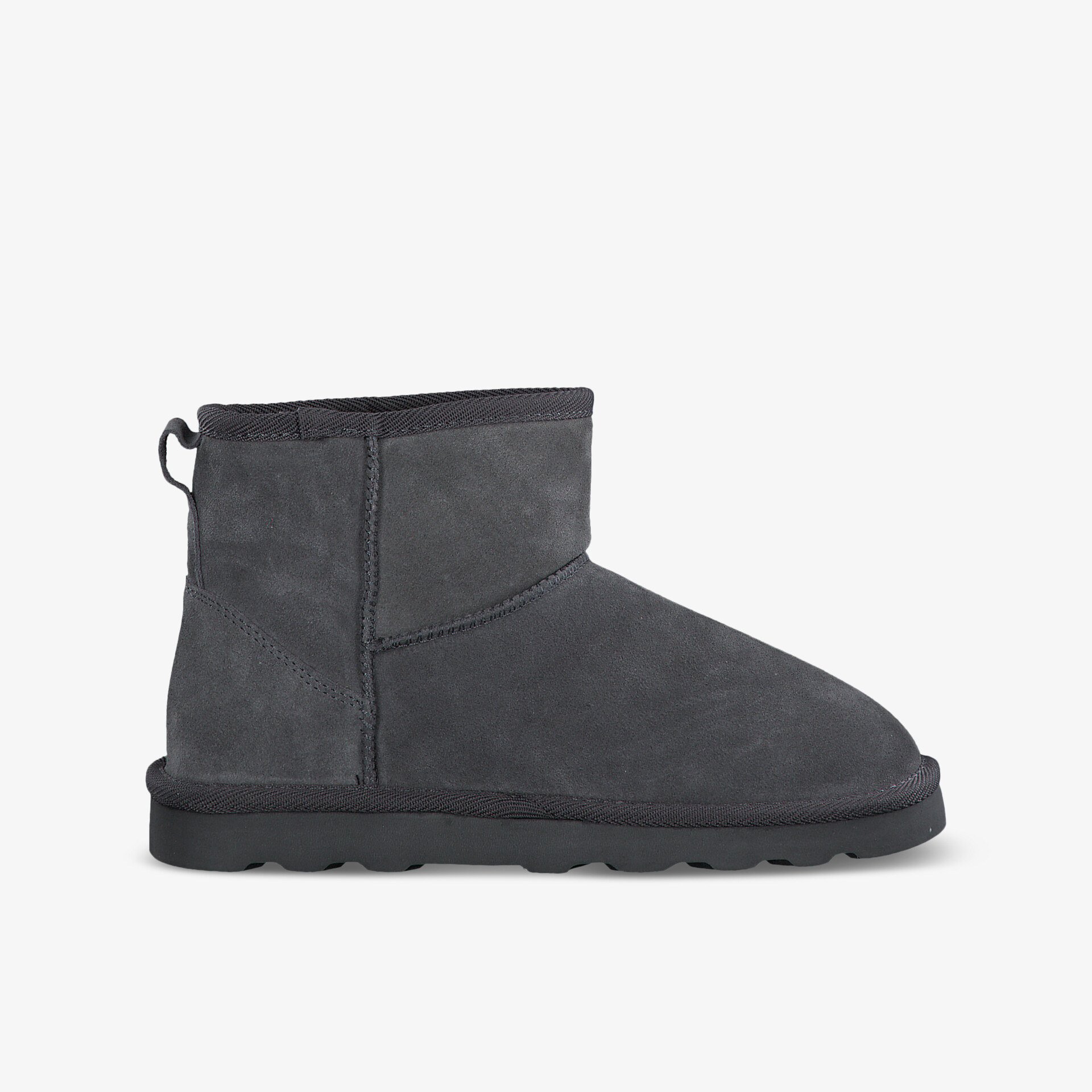 Eleganter, warmer Stiefel in dunkler Farbe mit weichem Innenfutter und rutschfester Sohle für maximalen Komfort.