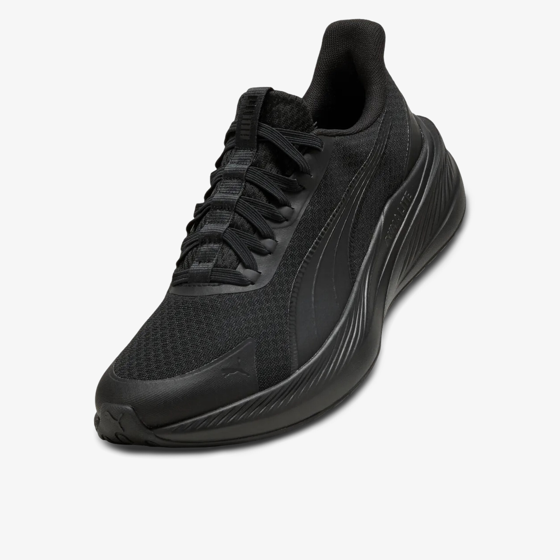 Leichter und stylischer schwarzer Schuh mit optimaler Dämpfung für sportliche Aktivitäten.