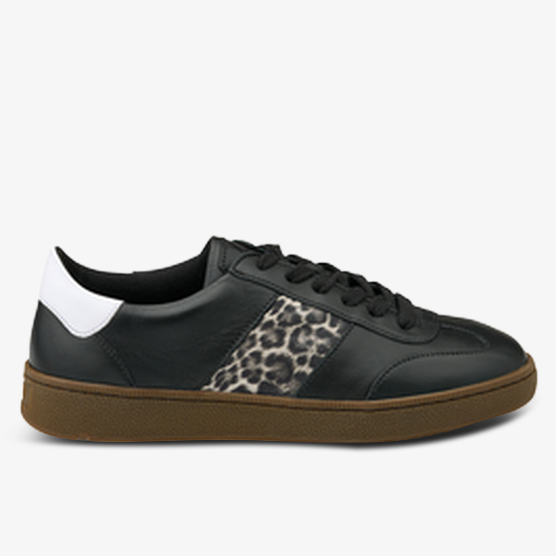 Schwarzer Sneaker mit Leopardenmuster und robuster brauner Gummisohle, stilvoll und bequem für den Alltag