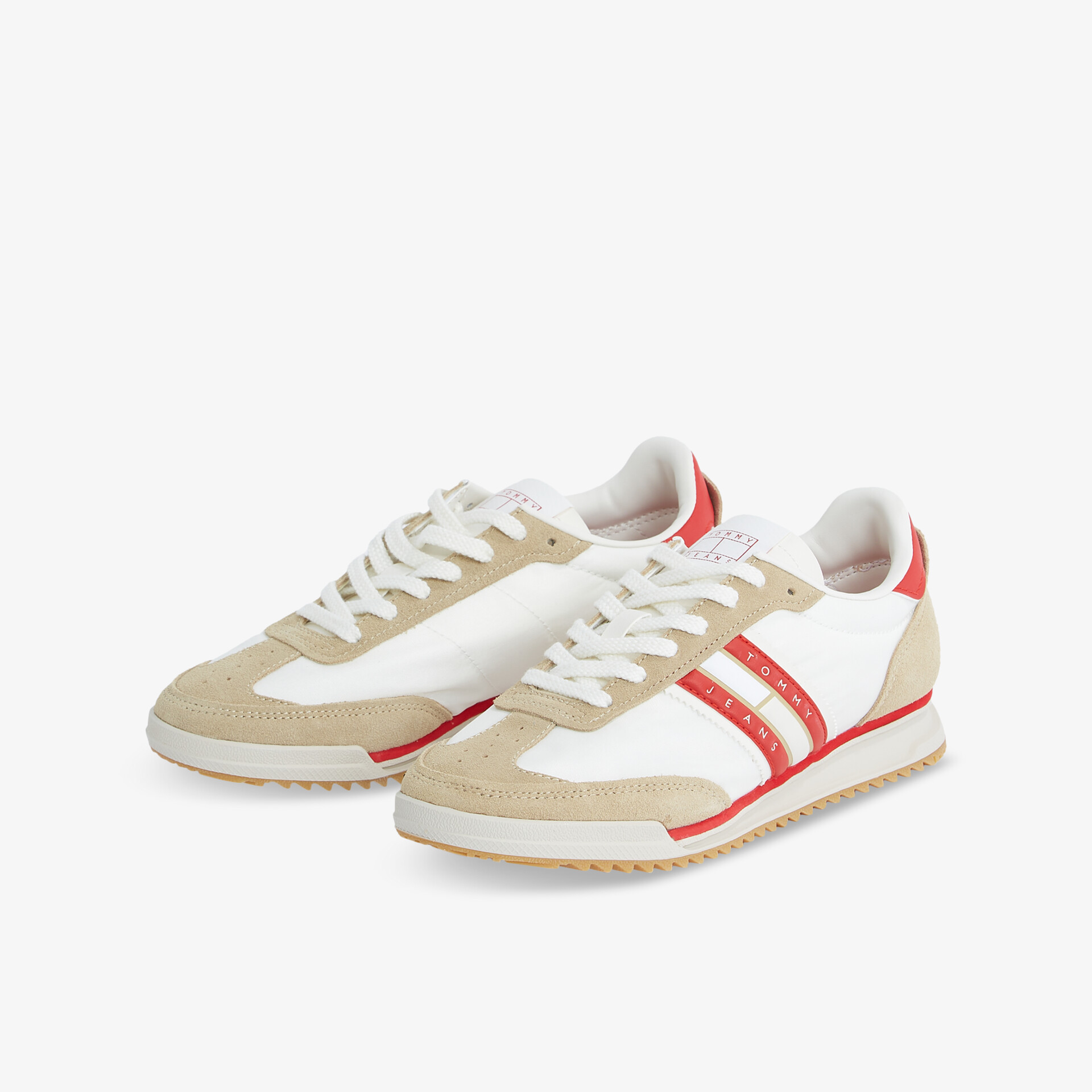 Sportliche weiße Sneaker mit beigen und roten Akzenten, langlebig und bequem mit rutschfester Sohle