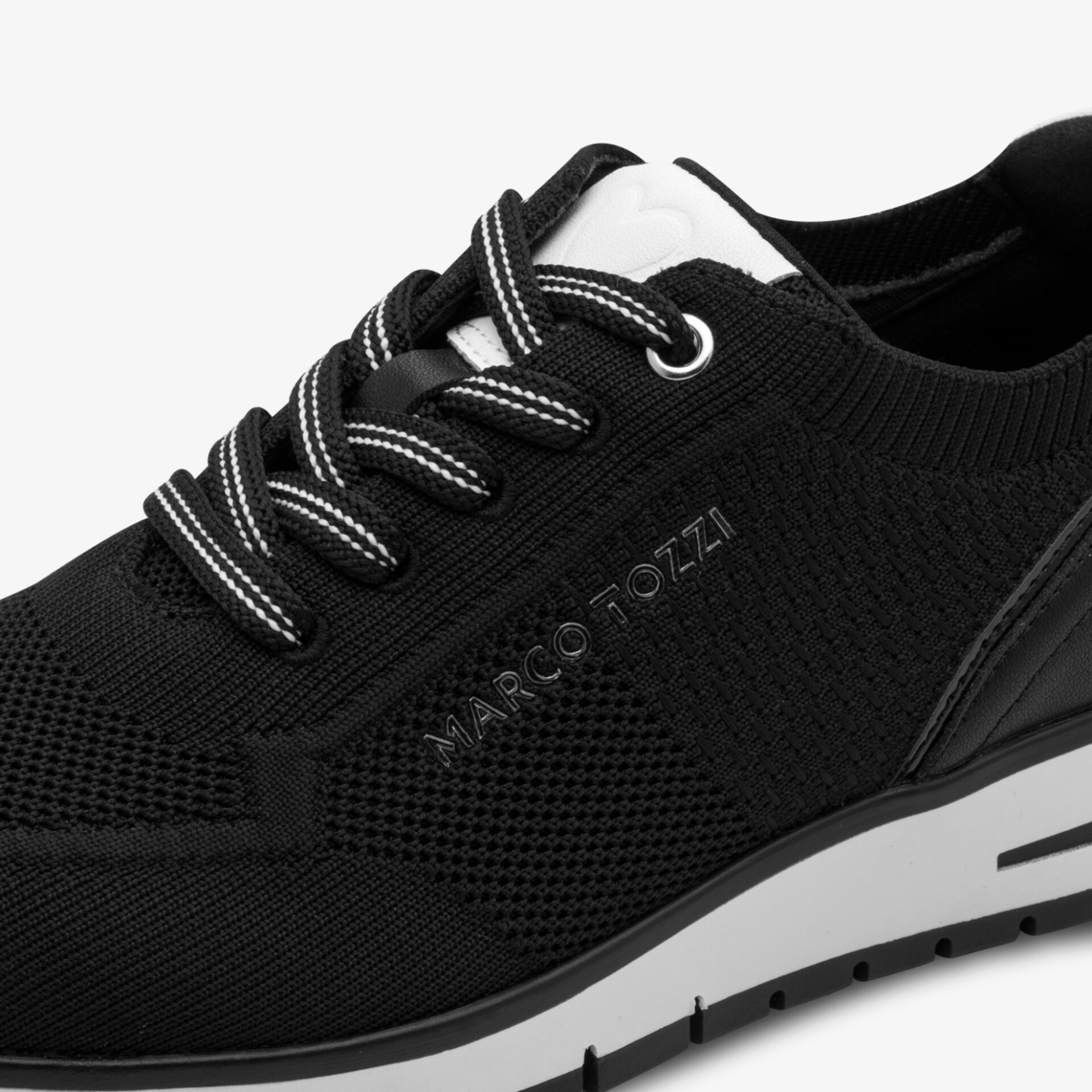 Leichter atmungsaktiver Sneaker mit bequemer Passform und sportlichem, modernem Design