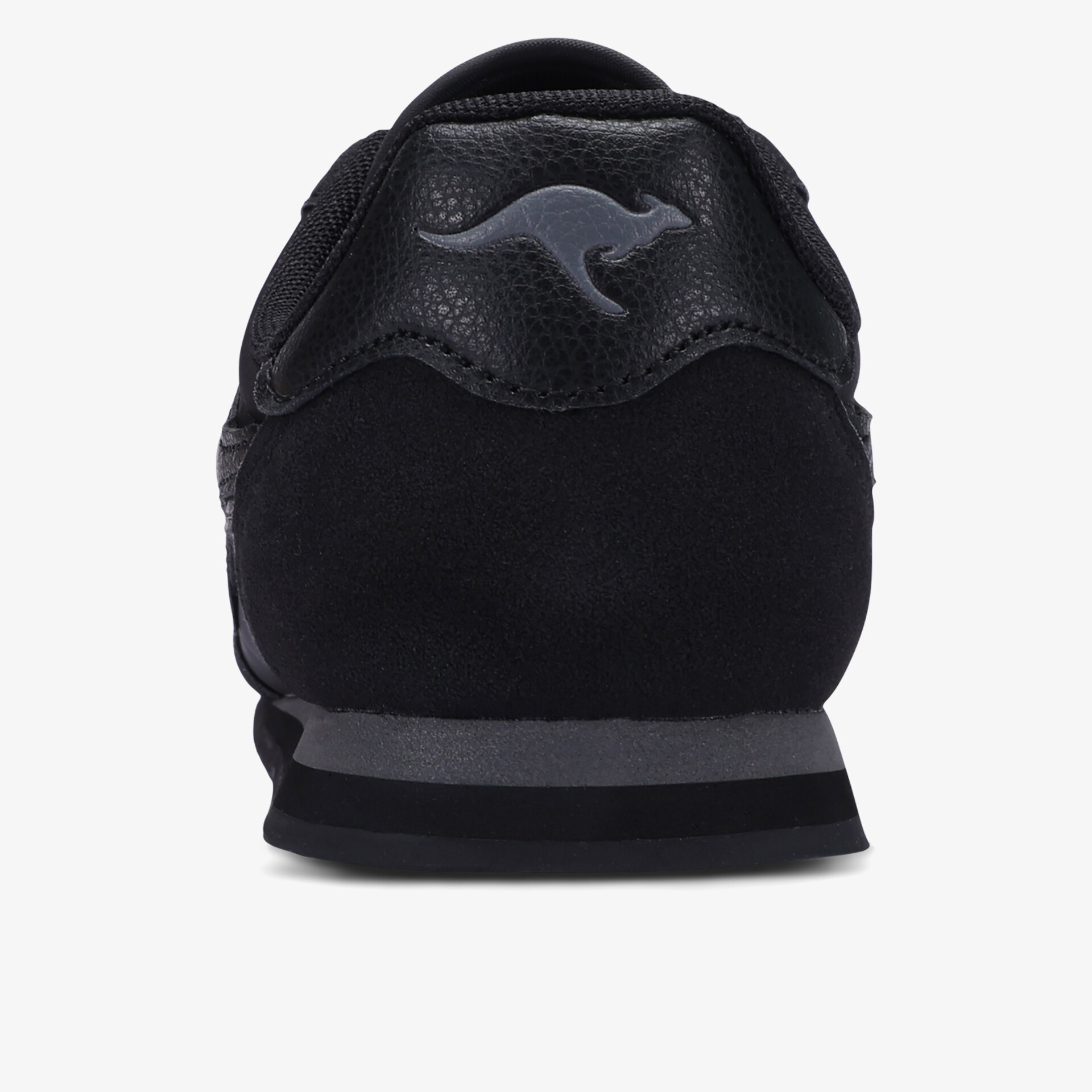 Schwarzer Schuh Rückansicht mit dezentem Logo und komfortabler Passform für sportlichen Stil