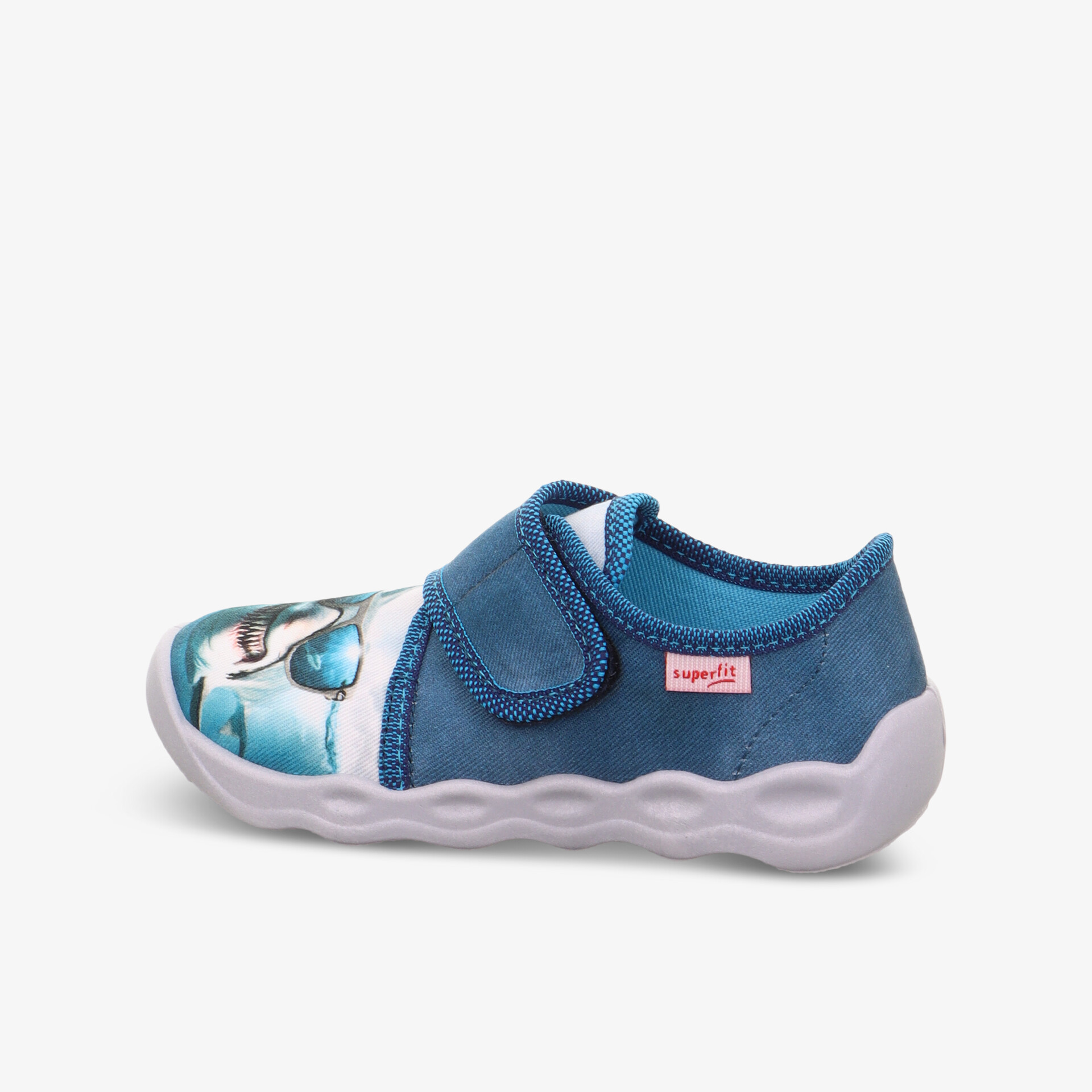 Bequemer blauer Kinderschuh mit elastischem Klettverschluss, weichem Material und flexibler rutschfester Sohle seitlich