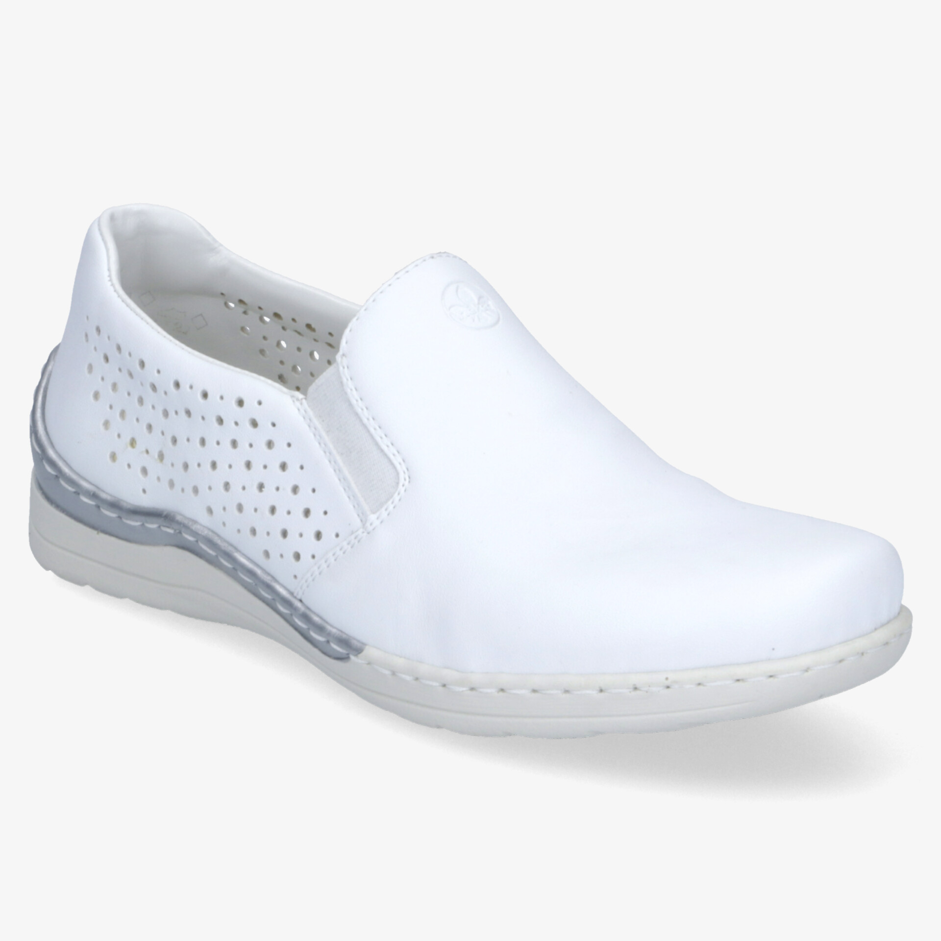 Weißer komfortabler Slipper mit atmungsaktiven Seiten und rutschfester Sohle, ideal für den Alltag