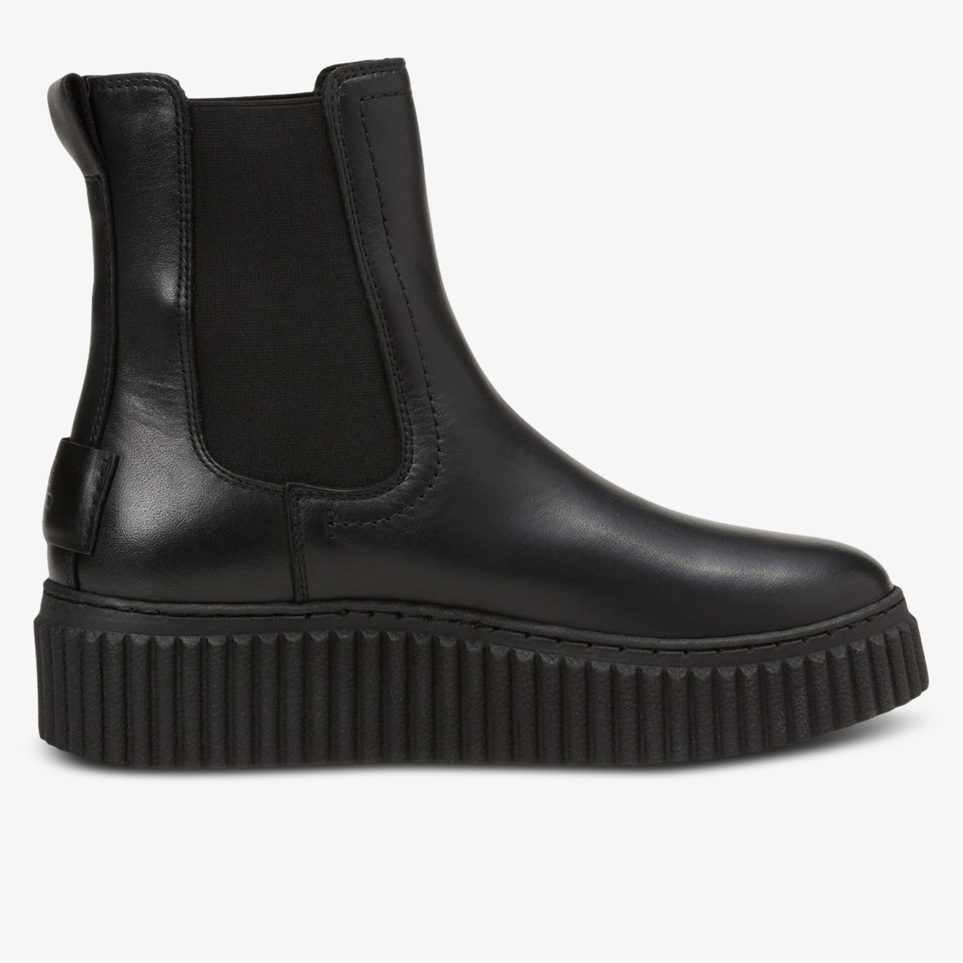 Schwarzer Chelsea Boot aus glattem Leder mit elastischen Seitenteilen und dicker robuster Laufsohle