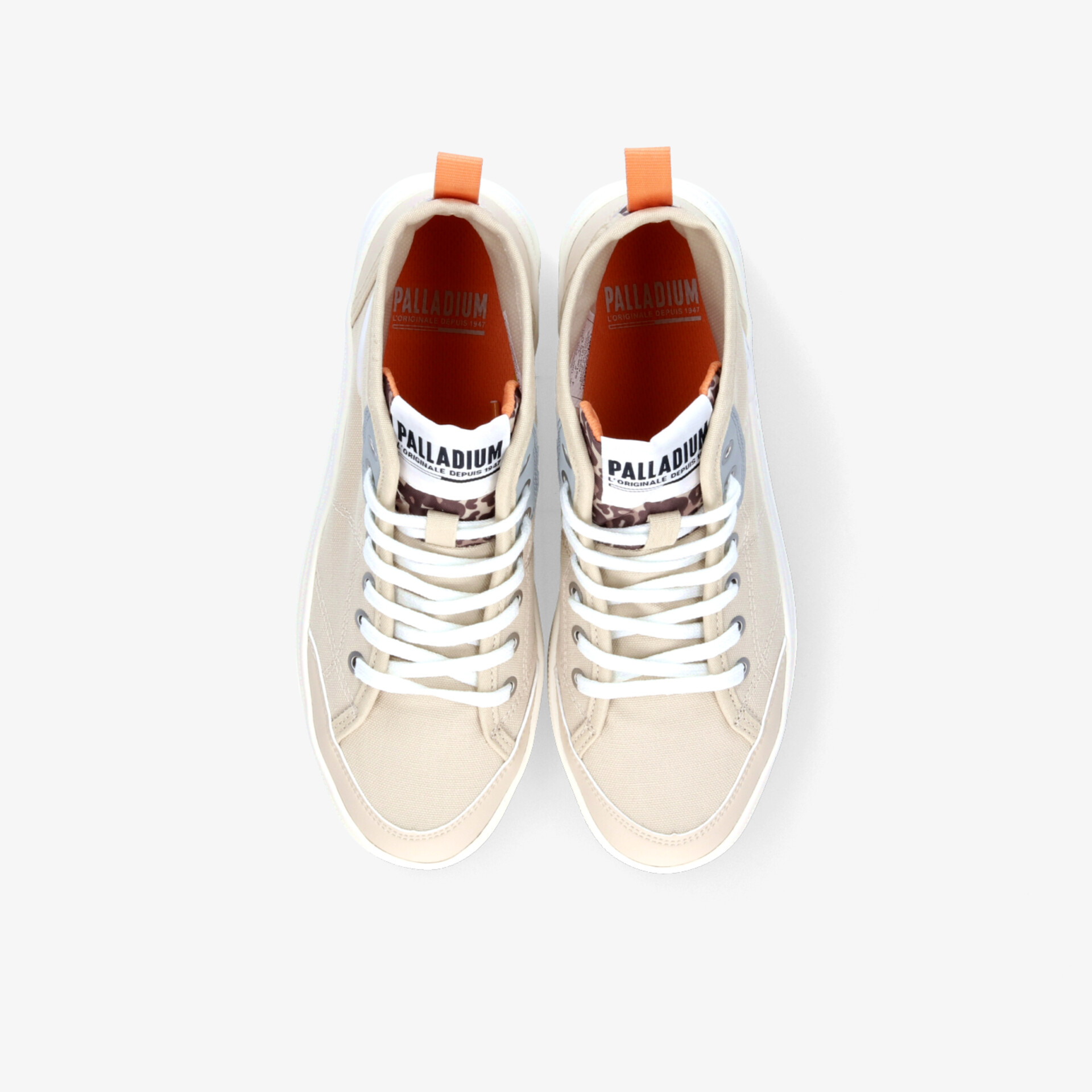 Weiße klassische Sneaker mit stabiler Schnürung und bequemer Passform, perfekt für sportlichen Alltag