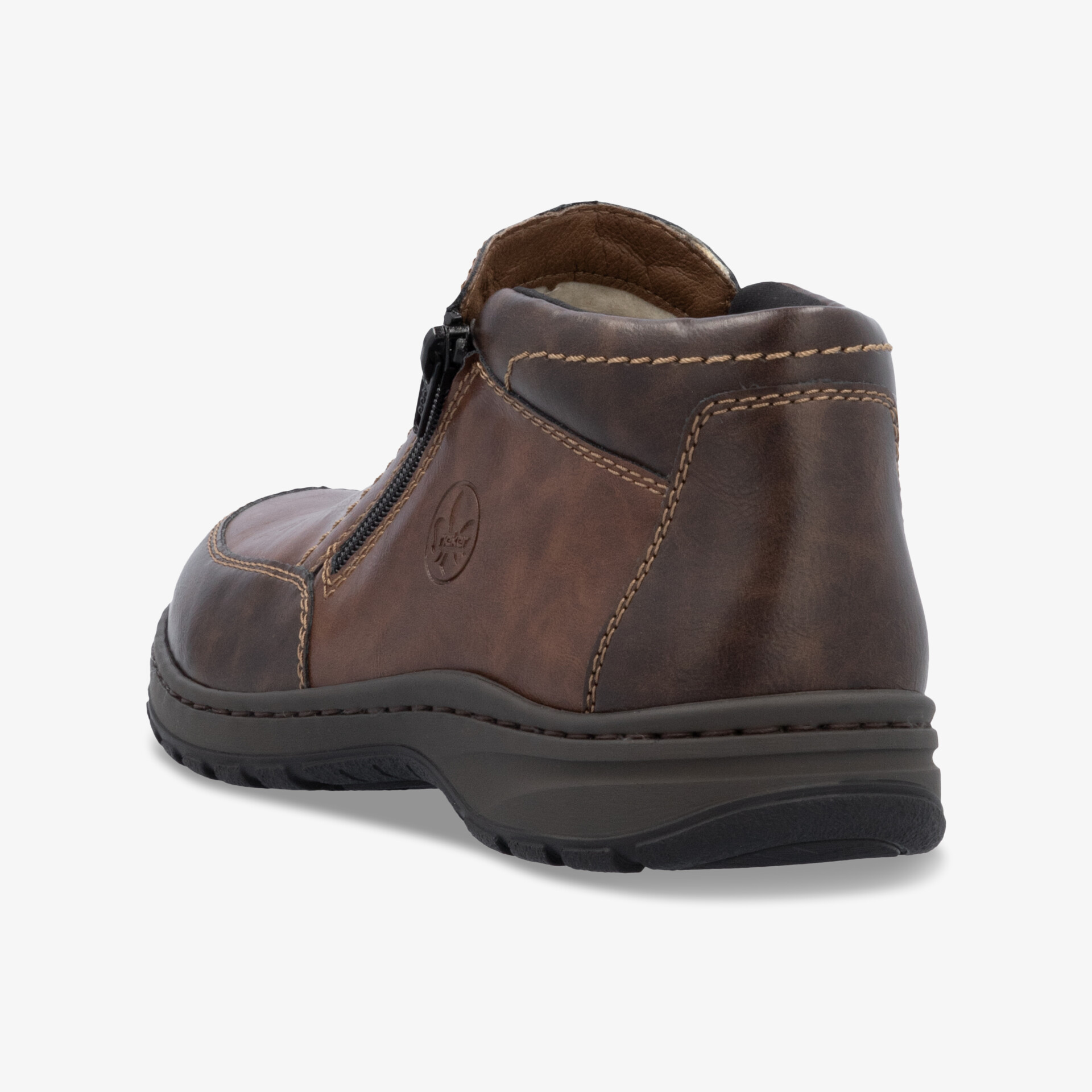 Robuster brauner Schuh mit gepolstertem Schaft und rutschfester Sohle für hohen Tragekomfort und Alltagstauglichkeit