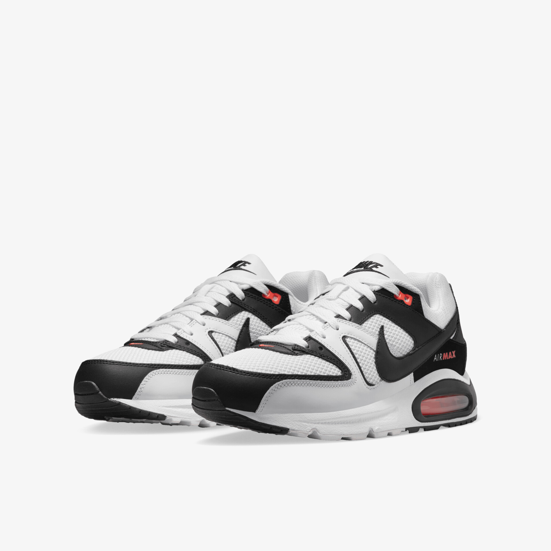 Weiß-schwarzes Nike Air Max Paar mit rotem Akzent, modernes Design und komfortable Dämpfung