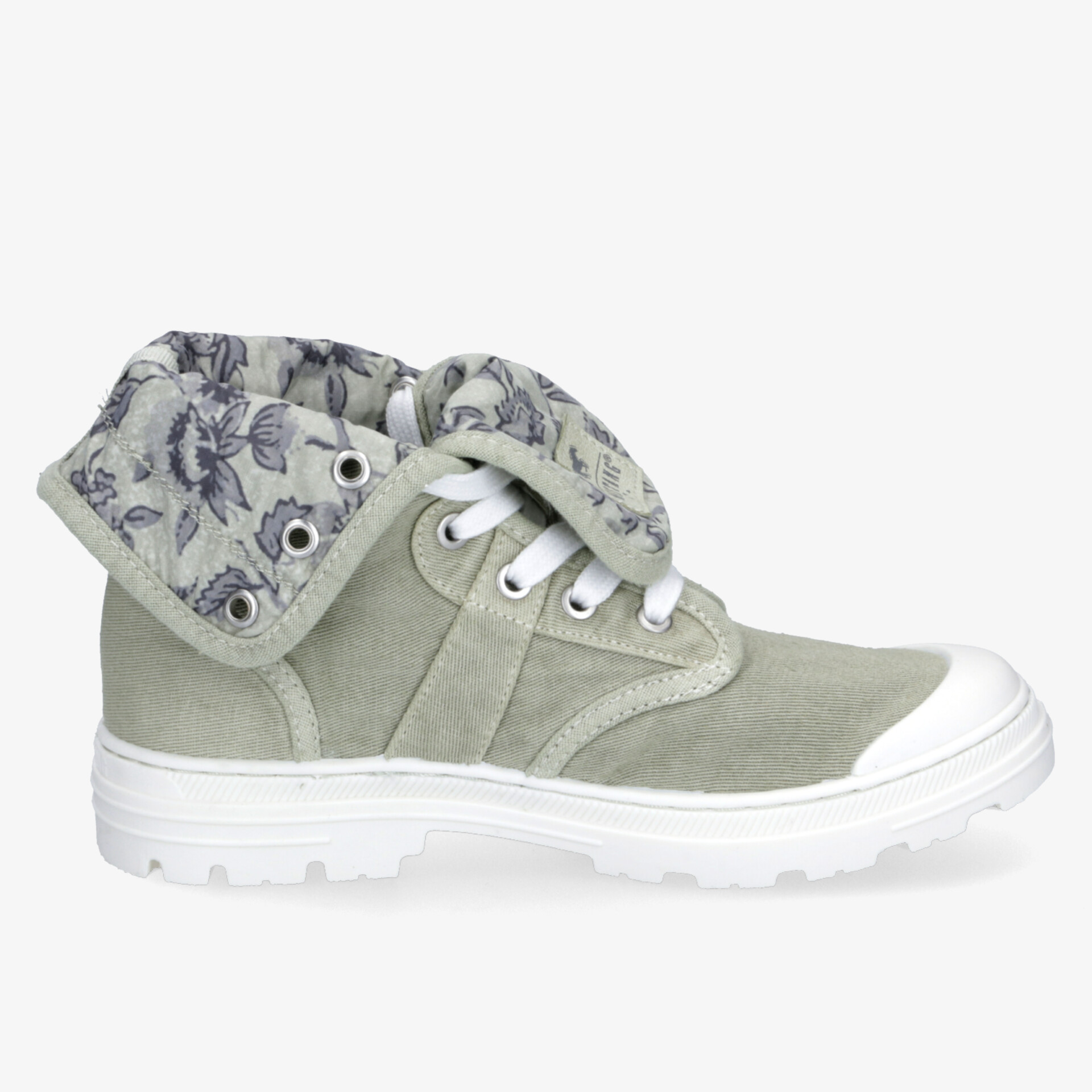 leichter und bequemer Freizeitschuh mit klappbarem Schaft und robustem Profil in grüner Farbe