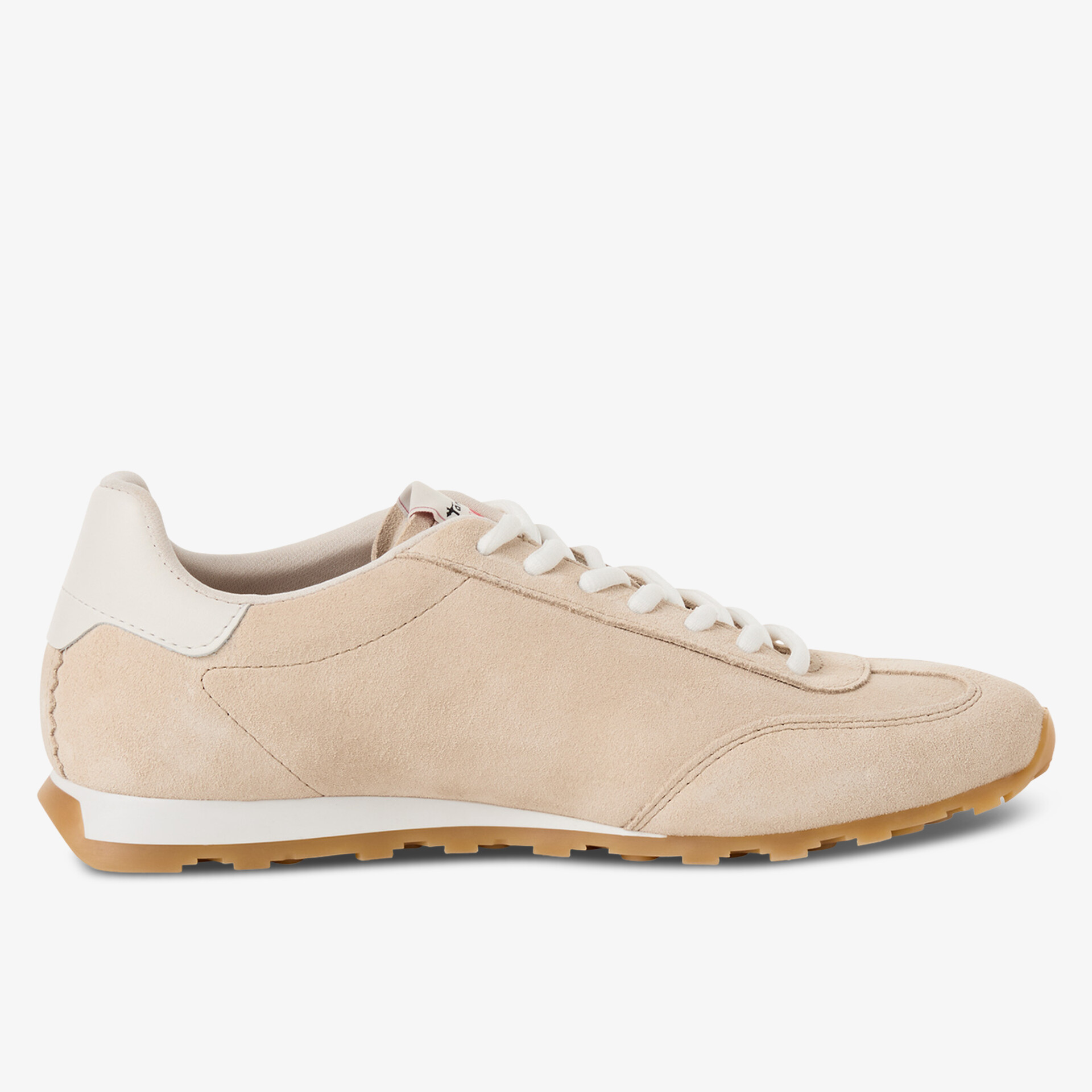 Seitenansicht eines bequemen, atmungsaktiven Sneaker aus hellem Material mit leichter Sohle