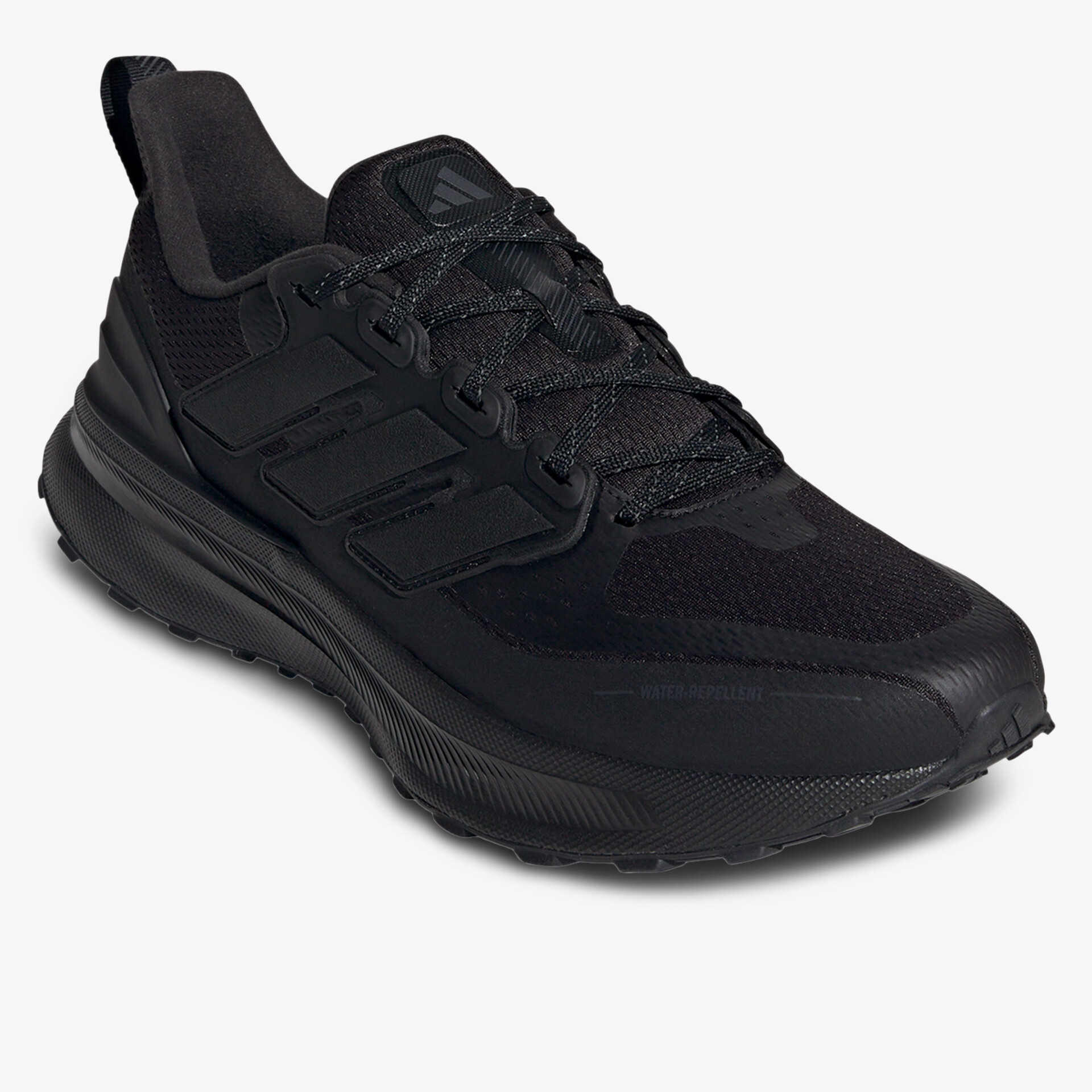 Schwarzer leichter Sneaker mit atmungsaktivem Material und rutschfester Sohle in schräger Vorderansicht