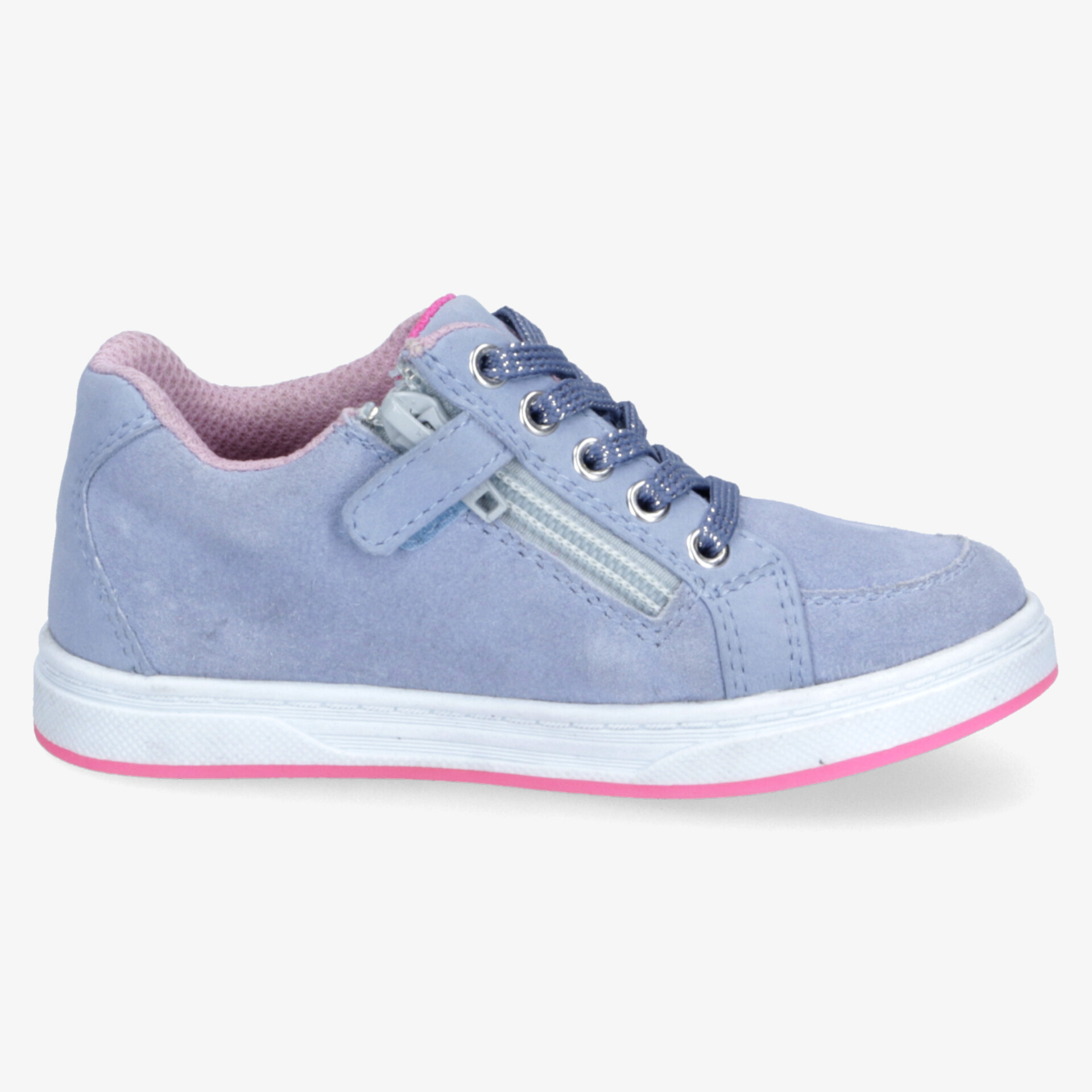 Seitliche Ansicht eines blauen Sneakers mit Reißverschluss und Schnürsenkeln, weißer Sohle und rosa Innenfutter