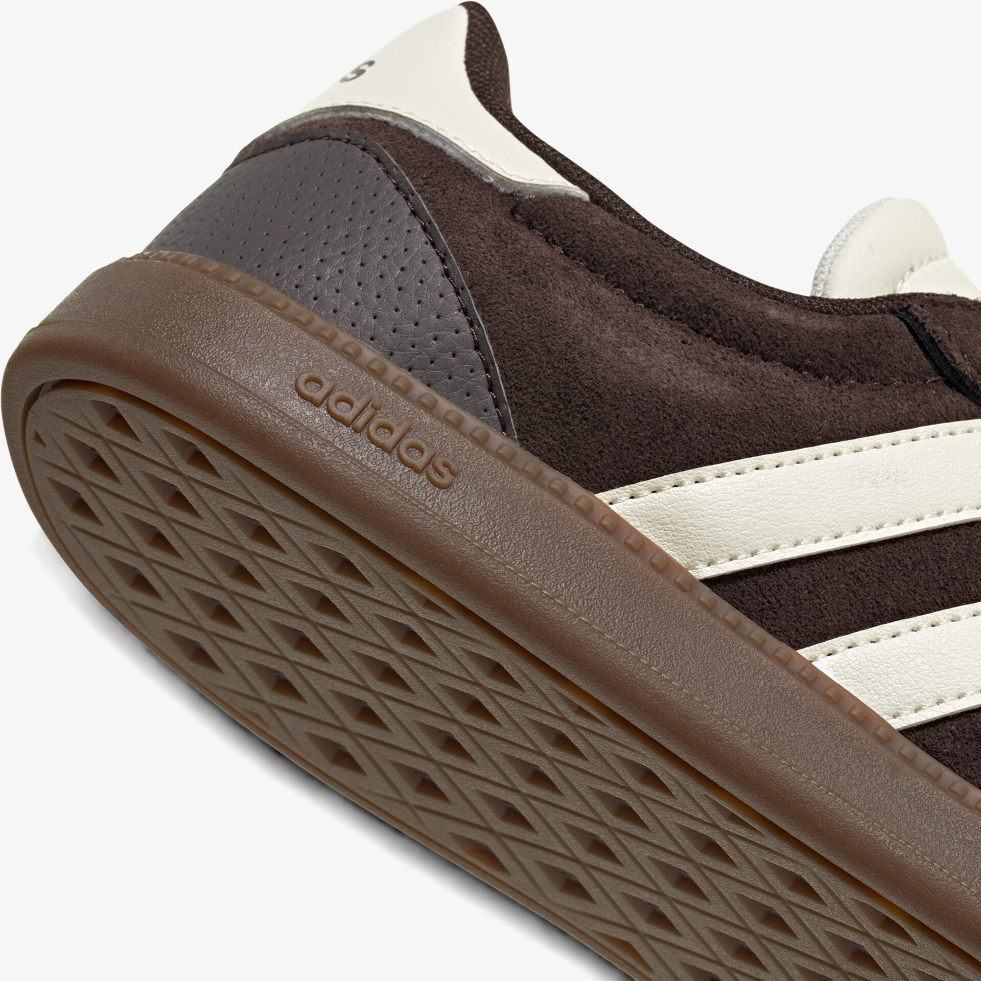 Schuh Detailaufnahme mit rutschfester Sohle und robustem Material, angenehmer Tragekomfort sichtbar