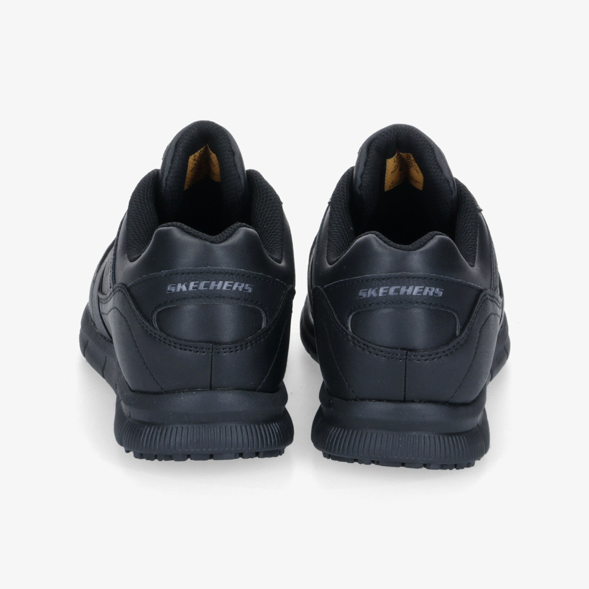 Schwarze Sneaker mit rutschfester Sohle und langlebigem Material, ideal für vielseitiges Schuhwerk.