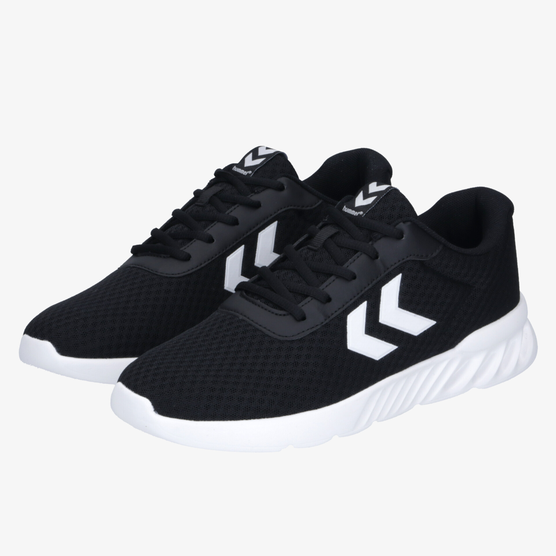 Schwarze leichte Sneaker mit weißer Sohle, atmungsaktiv und komfortabel für sportliche Aktivitäten
