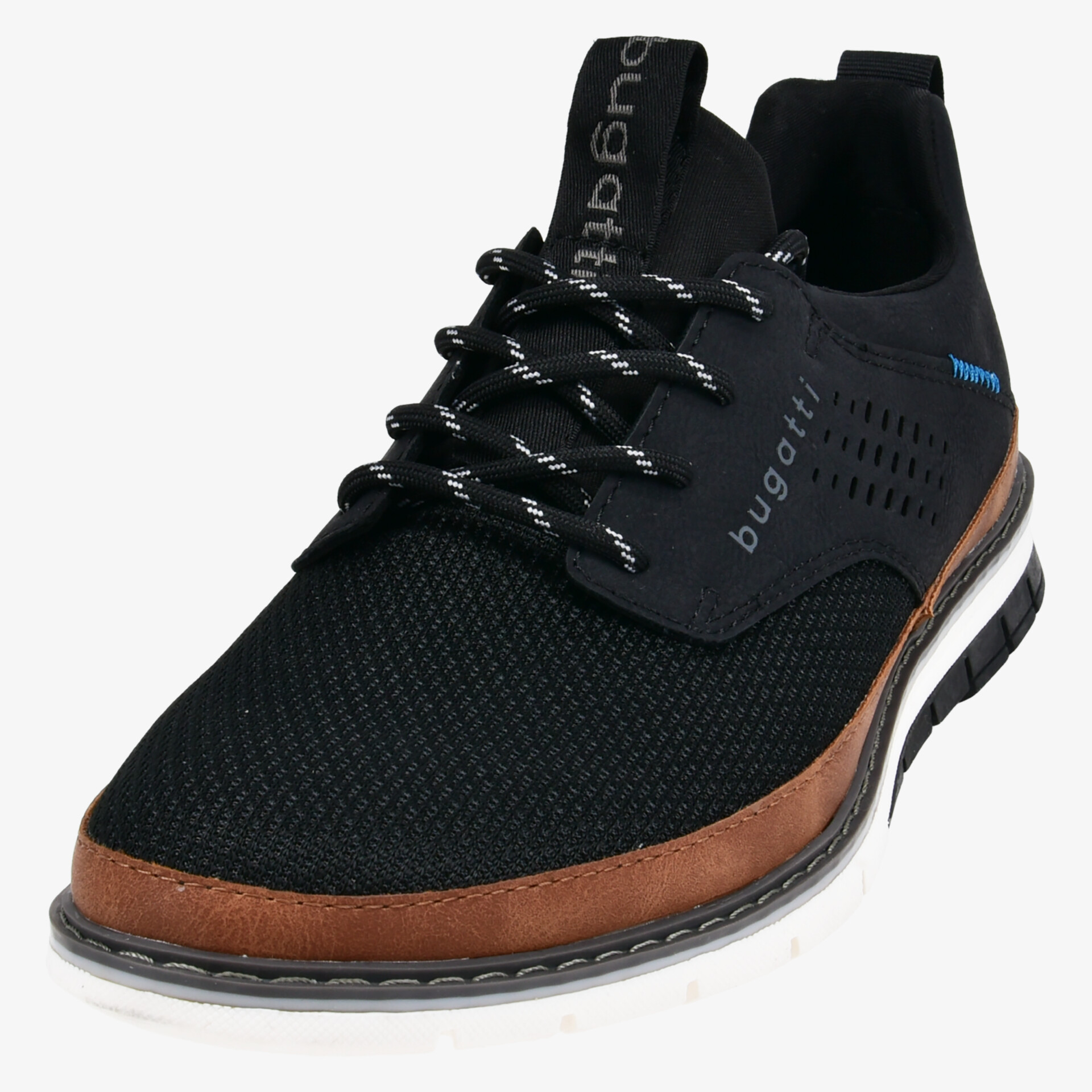 Schwarzer Sneaker mit braunem Zierelement, robustem Design, atmungsaktivem Material und gepolstertem Rand