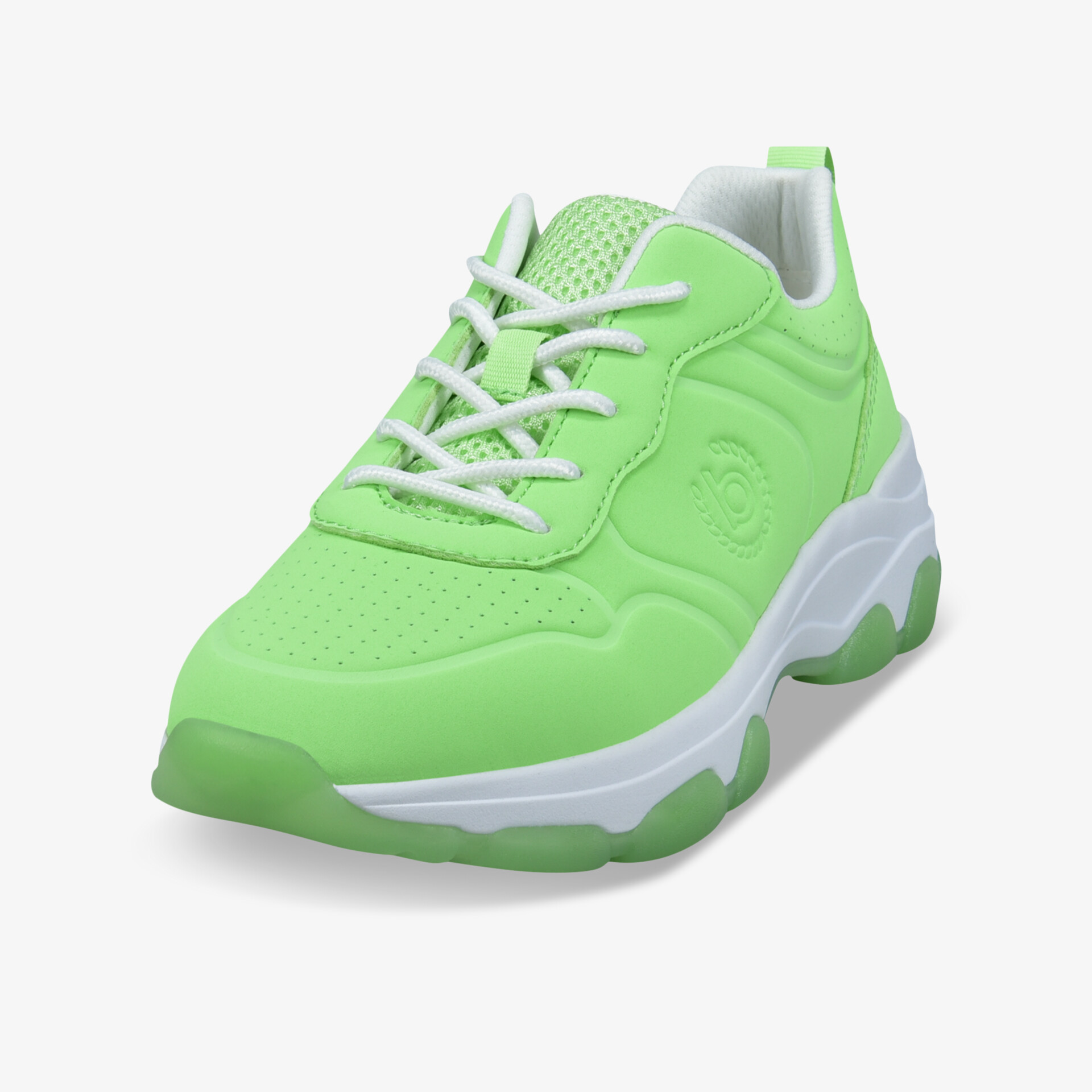 Sportlicher grüner Sneaker mit atmungsaktivem Material und gepolsterter, rutschfester Sohle in schräger Frontansicht