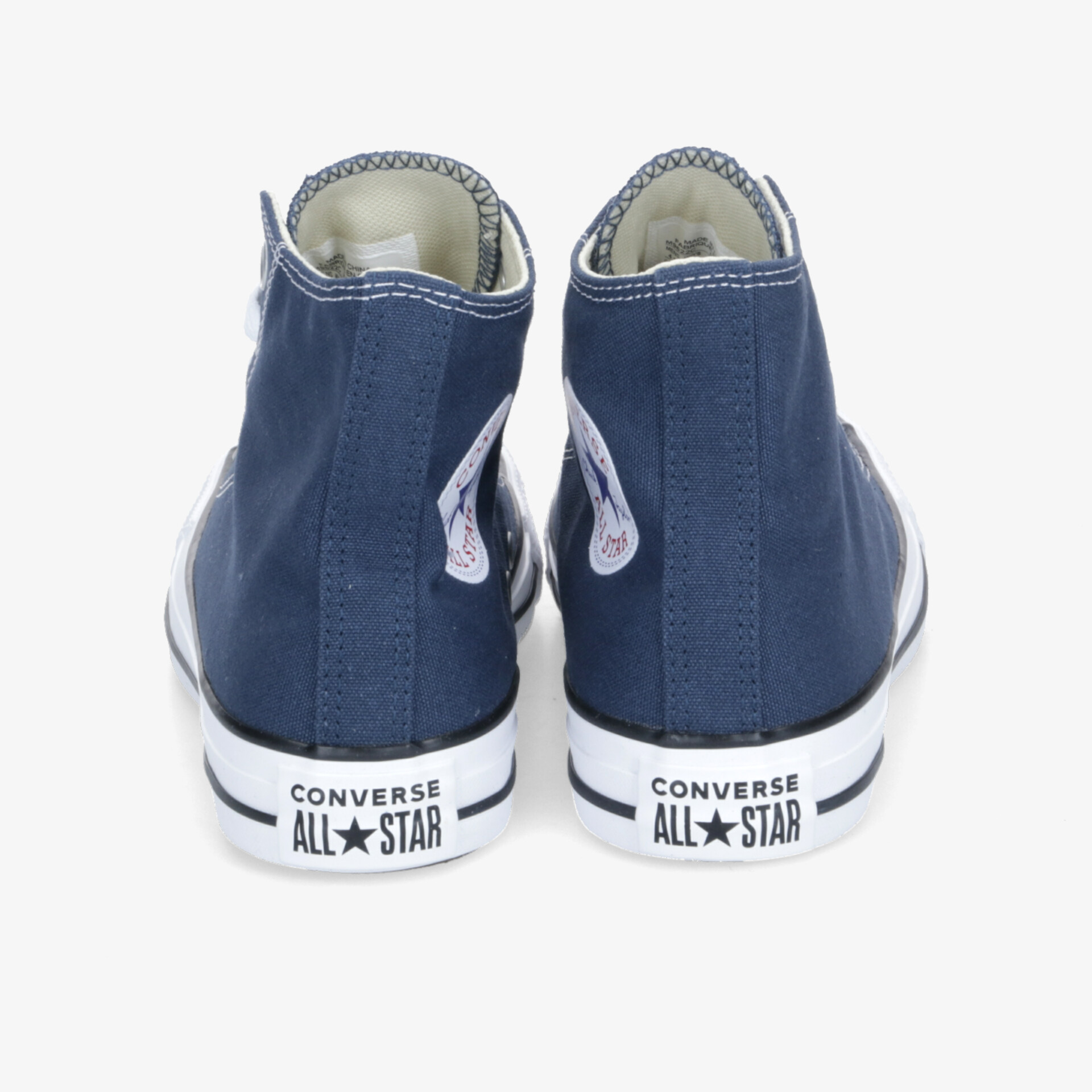 Rückansicht blaues Converse All Star Paar, robustes Material und klassische Form, ideal für Alltag und Komfort