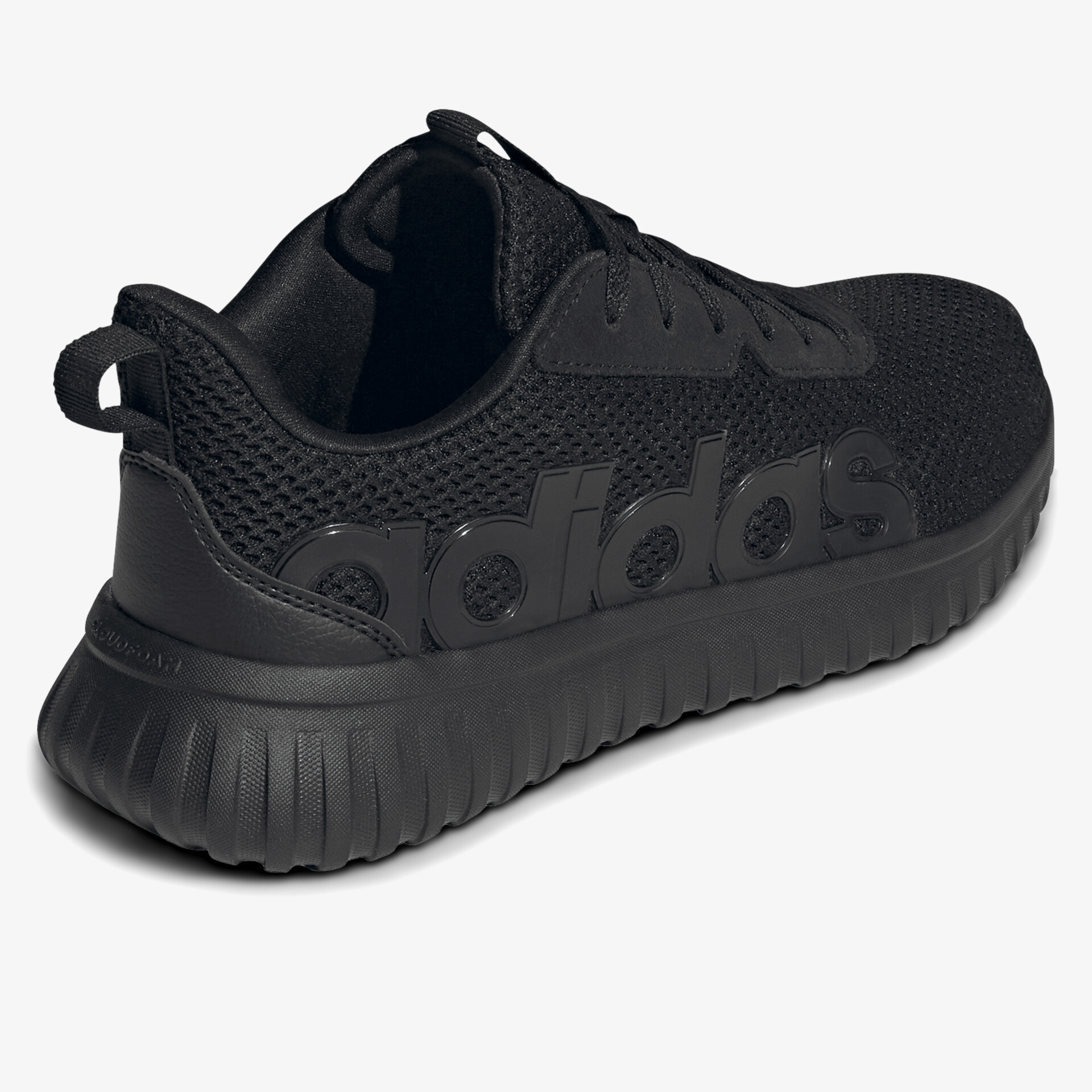 Schwarzer Adidas Sneaker seitlich mit atmungsaktivem Mesh und komfortabler rutschfester Sohle für vielseitigen Einsatz