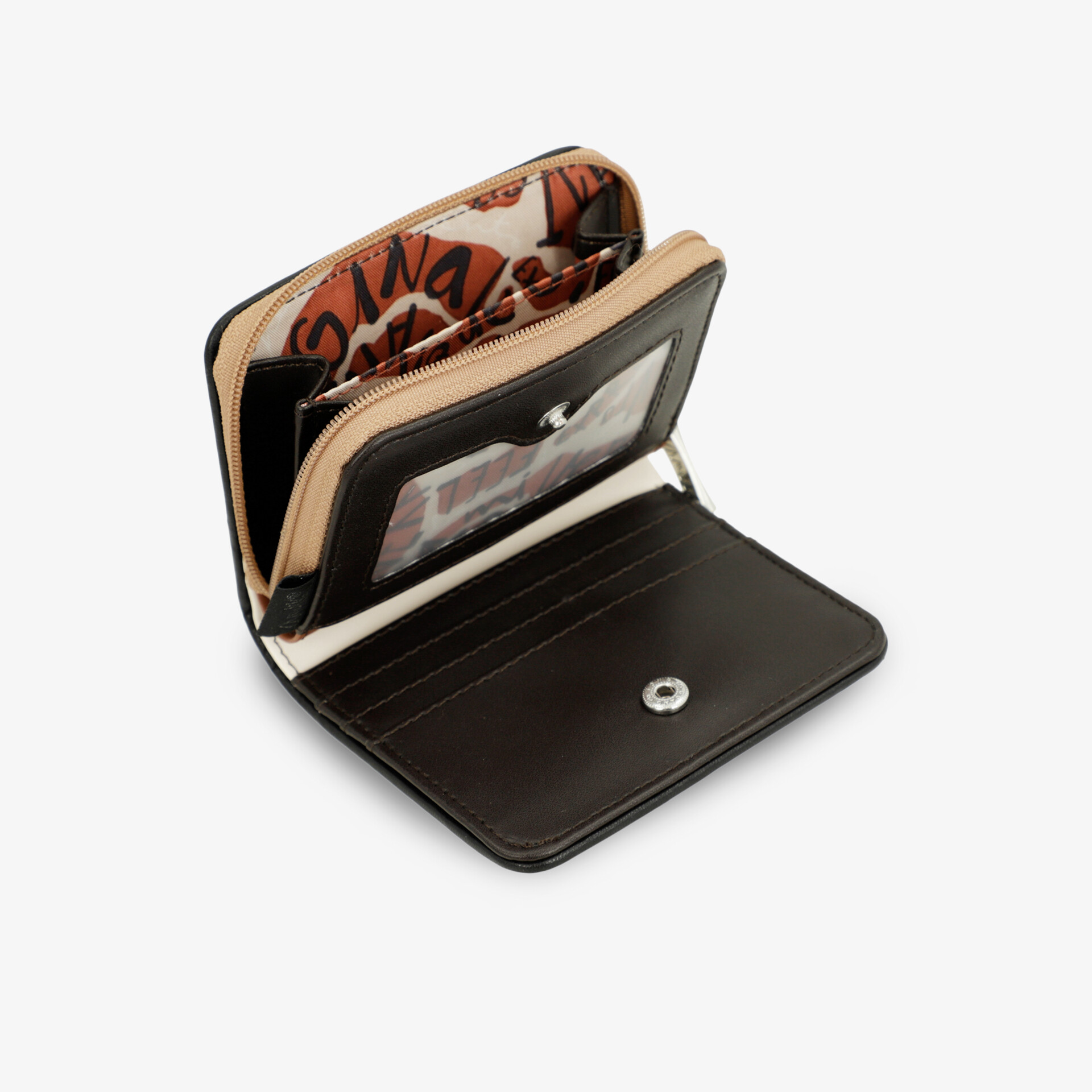 Geldbörse offen mit vielen Kartenfächern, großen Fächern und sicherer Druckknopfschließe in seitlicher Ansicht