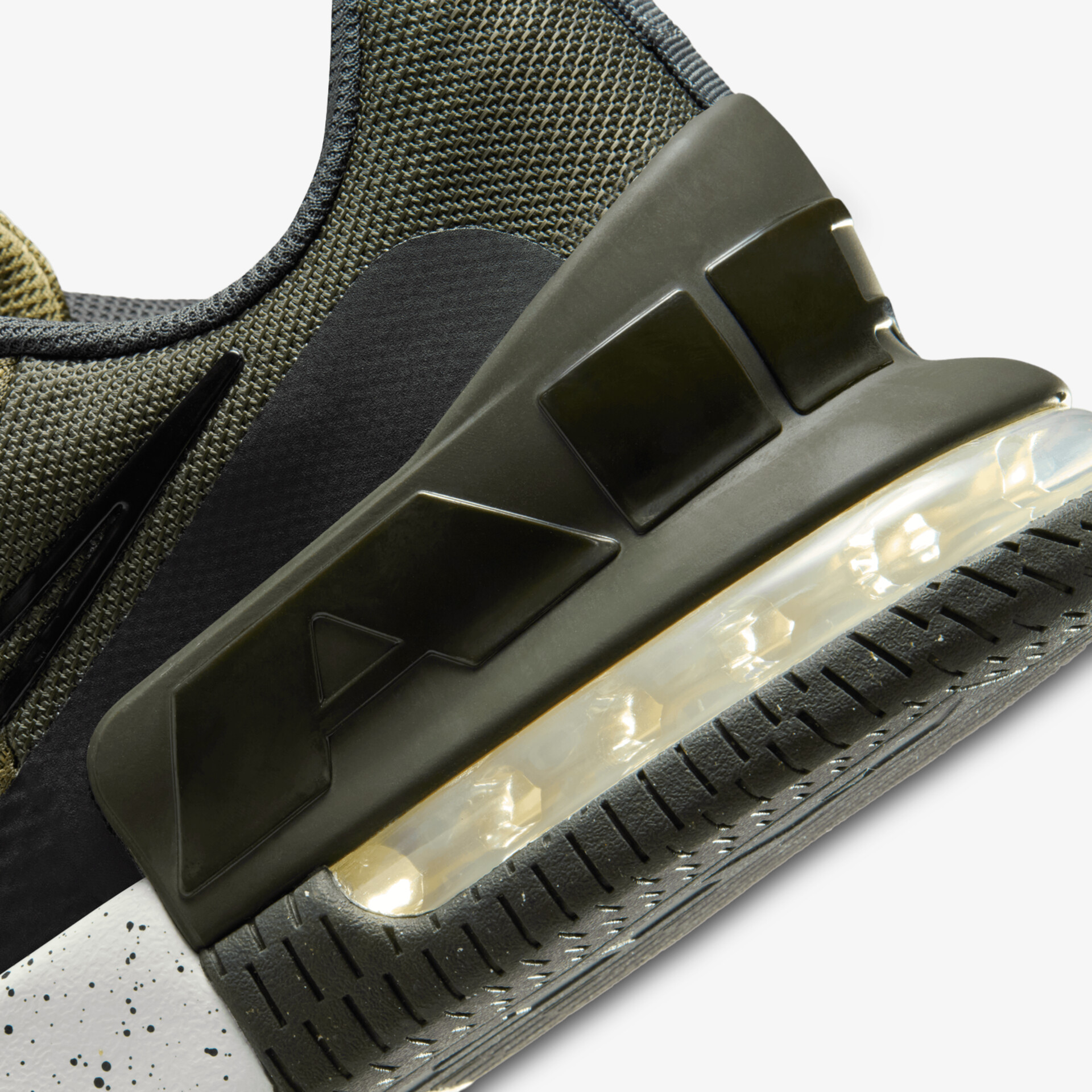 Innovativer Schuh mit robuster Sohle und modernem Design. Ideal für optimales Laufgefühl.