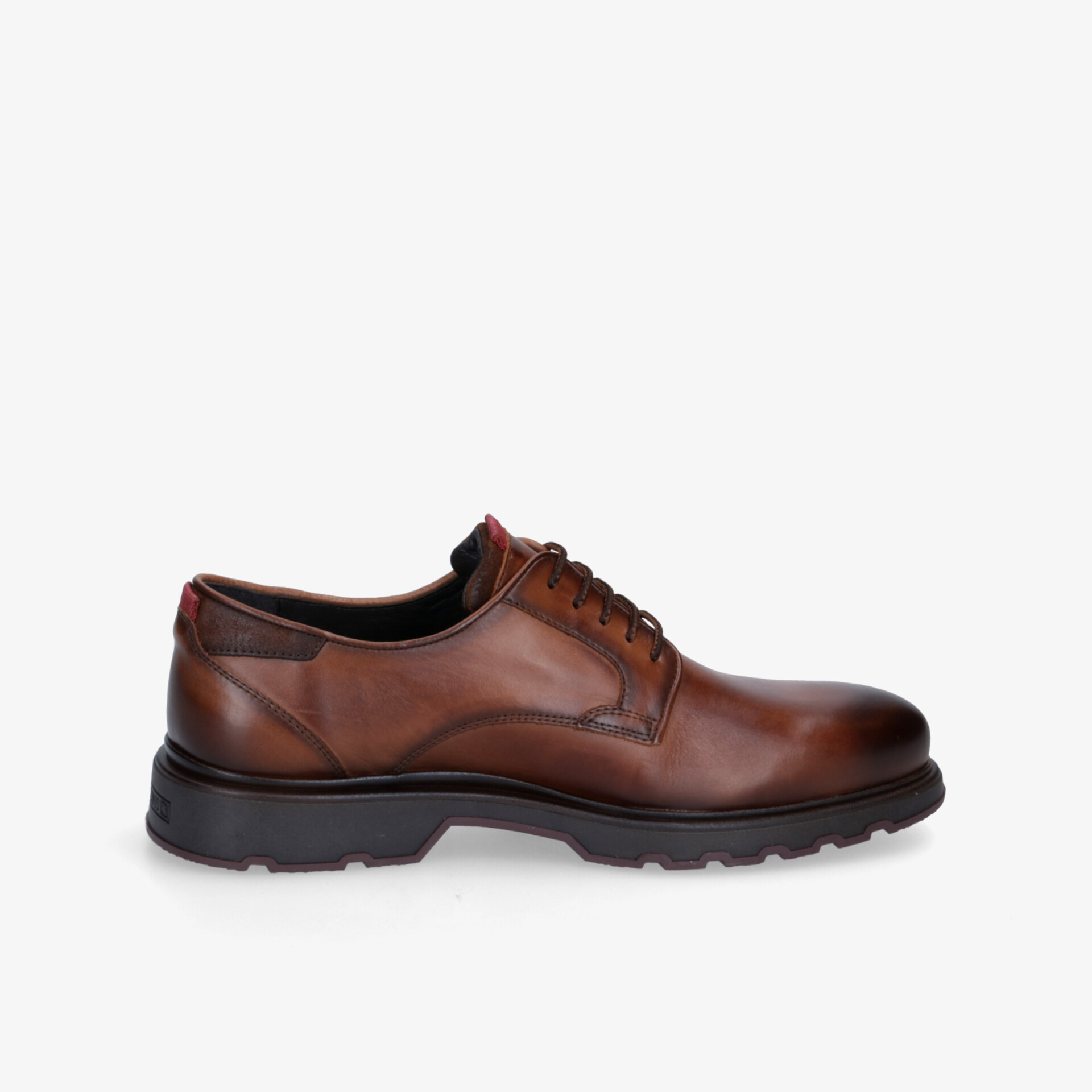 Eleganter brauner Lederschuh mit robuster schwarzer Sohle und klassischer Schnürung für vielseitigen Stil.