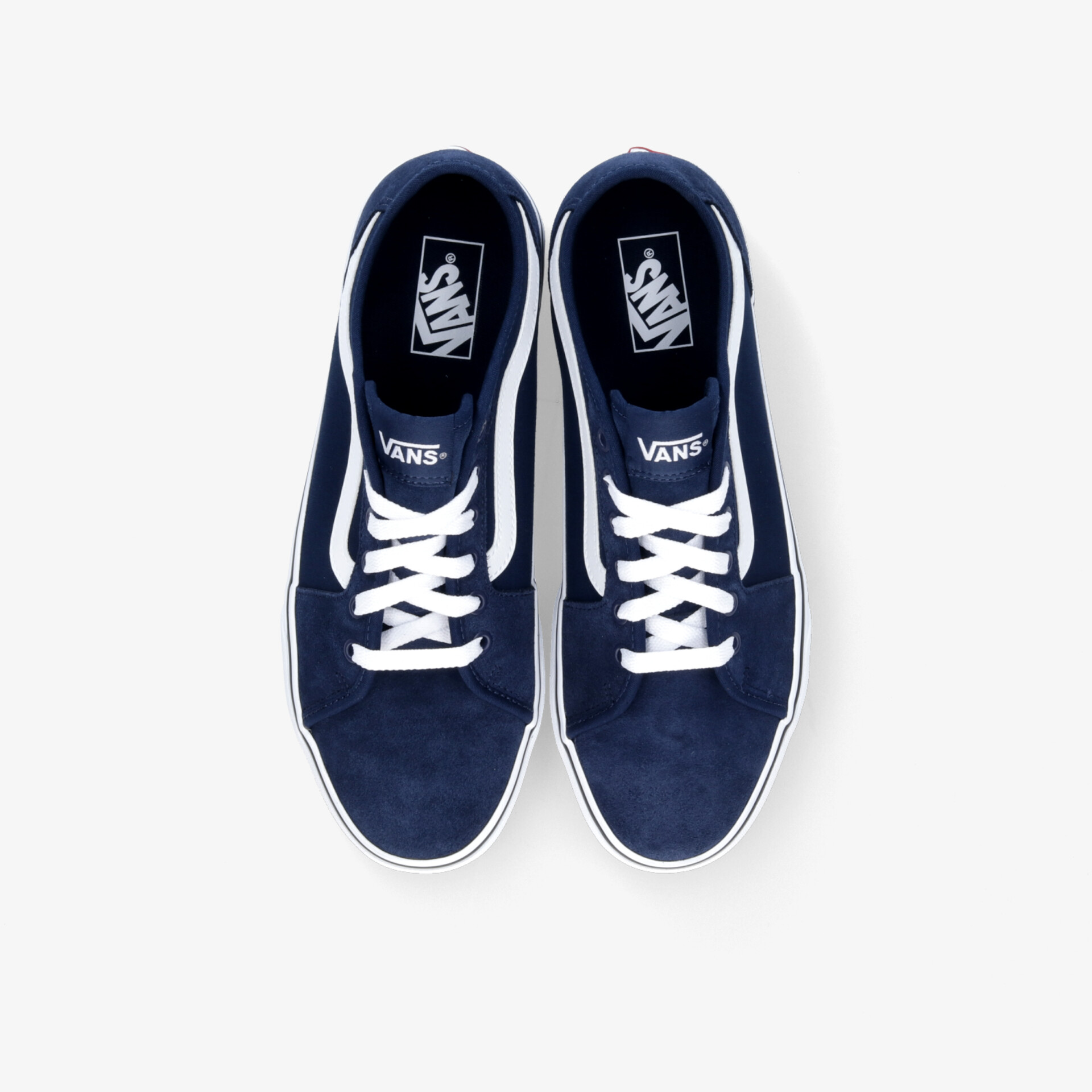 Vans klassische blaue Sneaker als Paar mit weißen Schnürsenkeln und sportlich elegantem Design