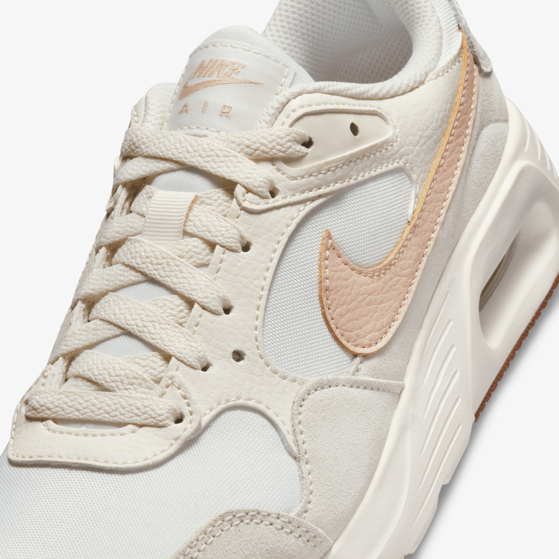 Moderner Sneaker aus hochwertigen Materialien mit stilvollem Design und bequemer Passform.