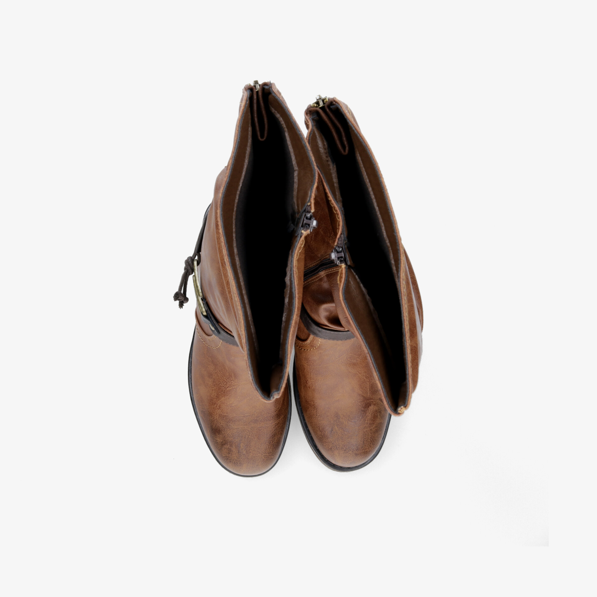 Braune Lederstiefel mit Reißverschluss, robust und bequem, modisch gestaltet für vielseitigen Einsatz