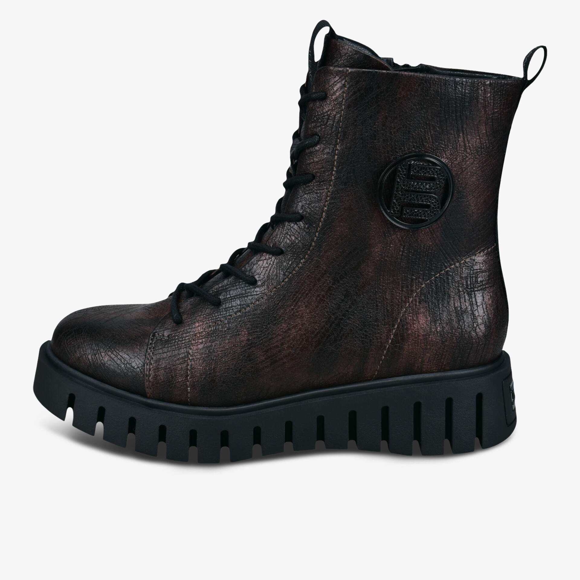 Robuster Schnürstiefel mit profilierter Sohle für sicheren Halt und modischen Look