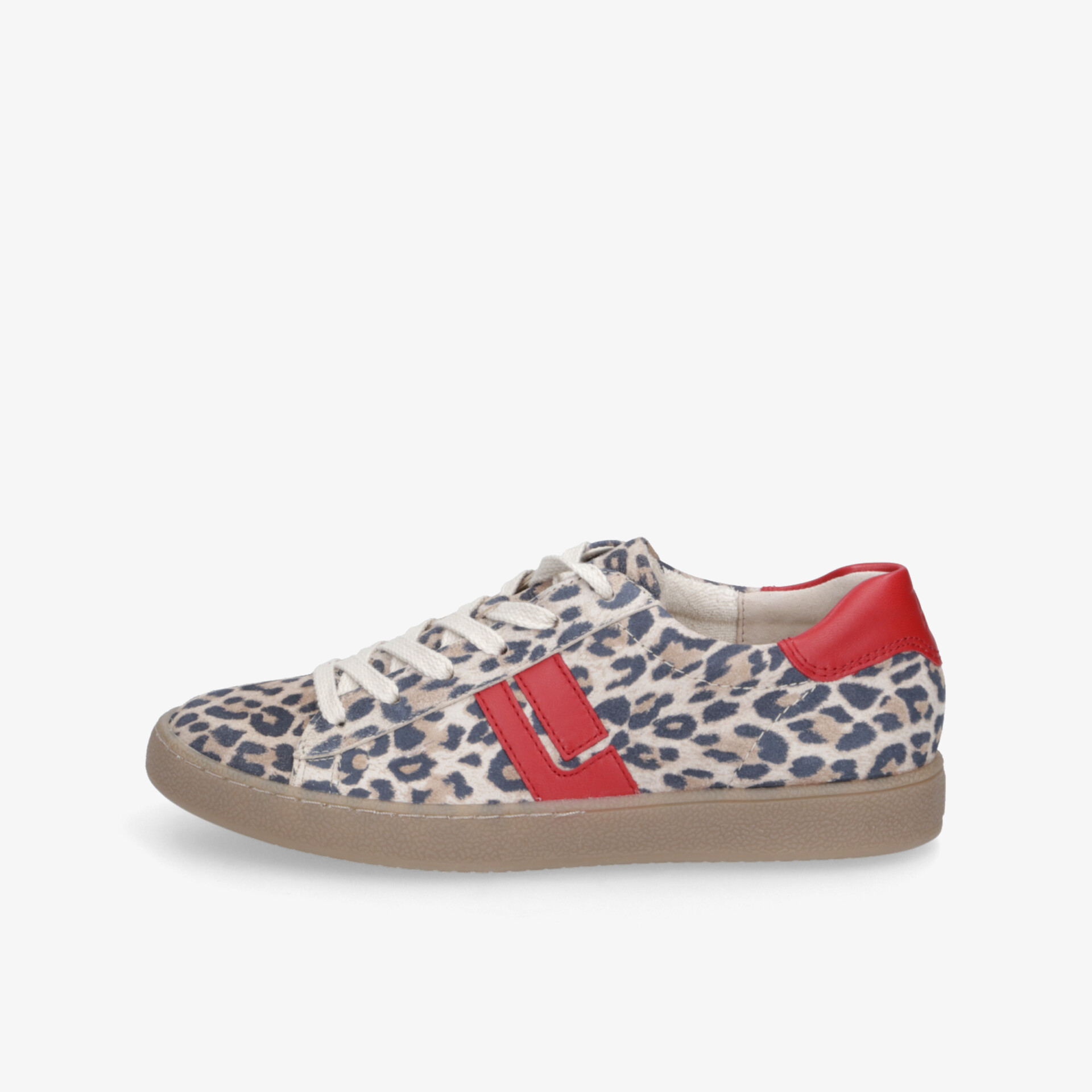 Seitliche Ansicht eines modischen Sneaker mit Leopardenmuster, roten Akzenten und bequemer Passform