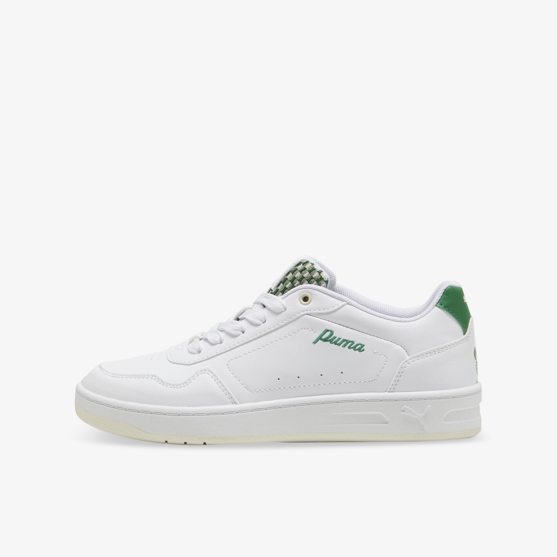 Moderner weißer Sneaker mit grünen Akzenten, seitliche Ansicht, sportlich und bequem, ideal für Alltag und Freizeit