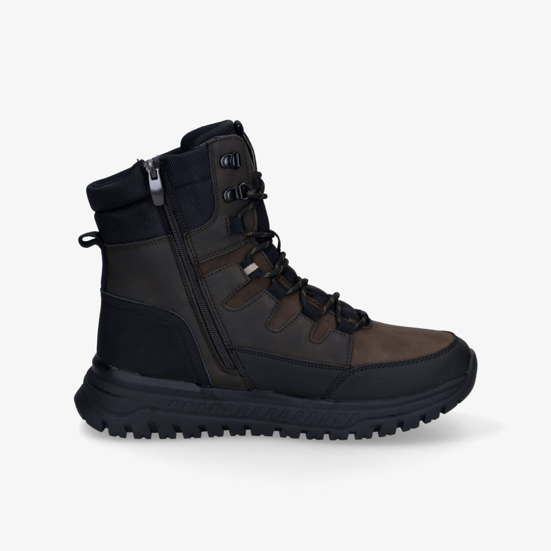 Seitliche Ansicht eines schwarzen Winterboots mit warmem Innenfutter, rutschfester Sohle und praktischem Reißverschluss