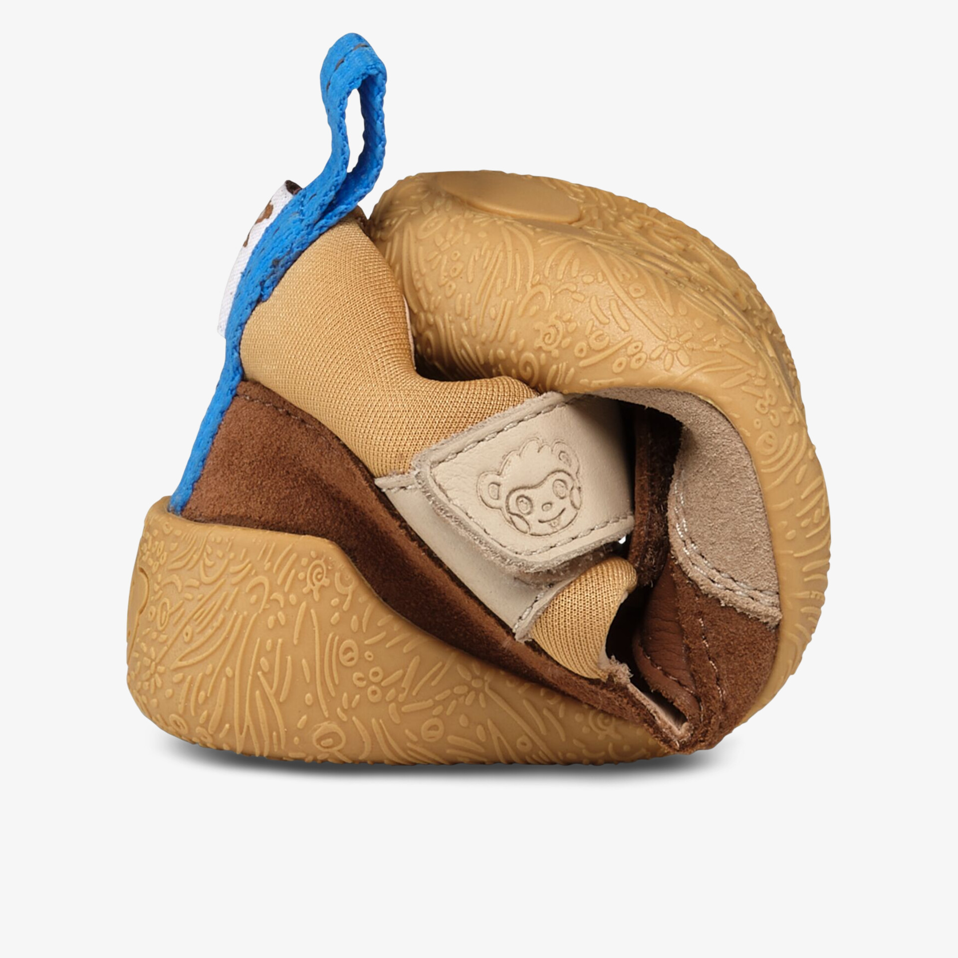 Faltbarer Schuh aus flexiblem Material, zeigt weiche biegsame Sohle und bequemen Einstieg