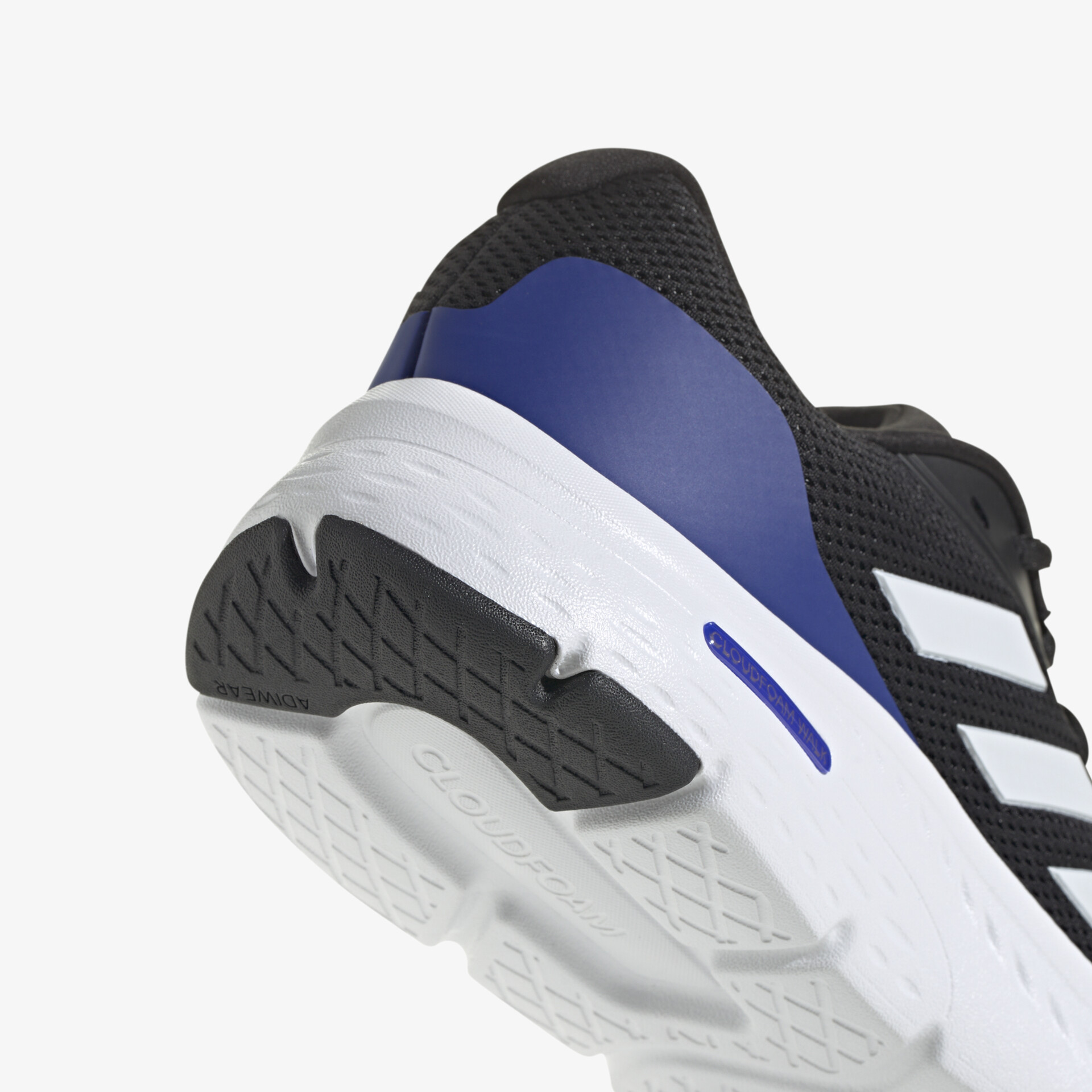 Sportlicher Schuh mit leichter, gedämpfter Sohle und atmungsaktivem Material, ideal für Komfort und Halt