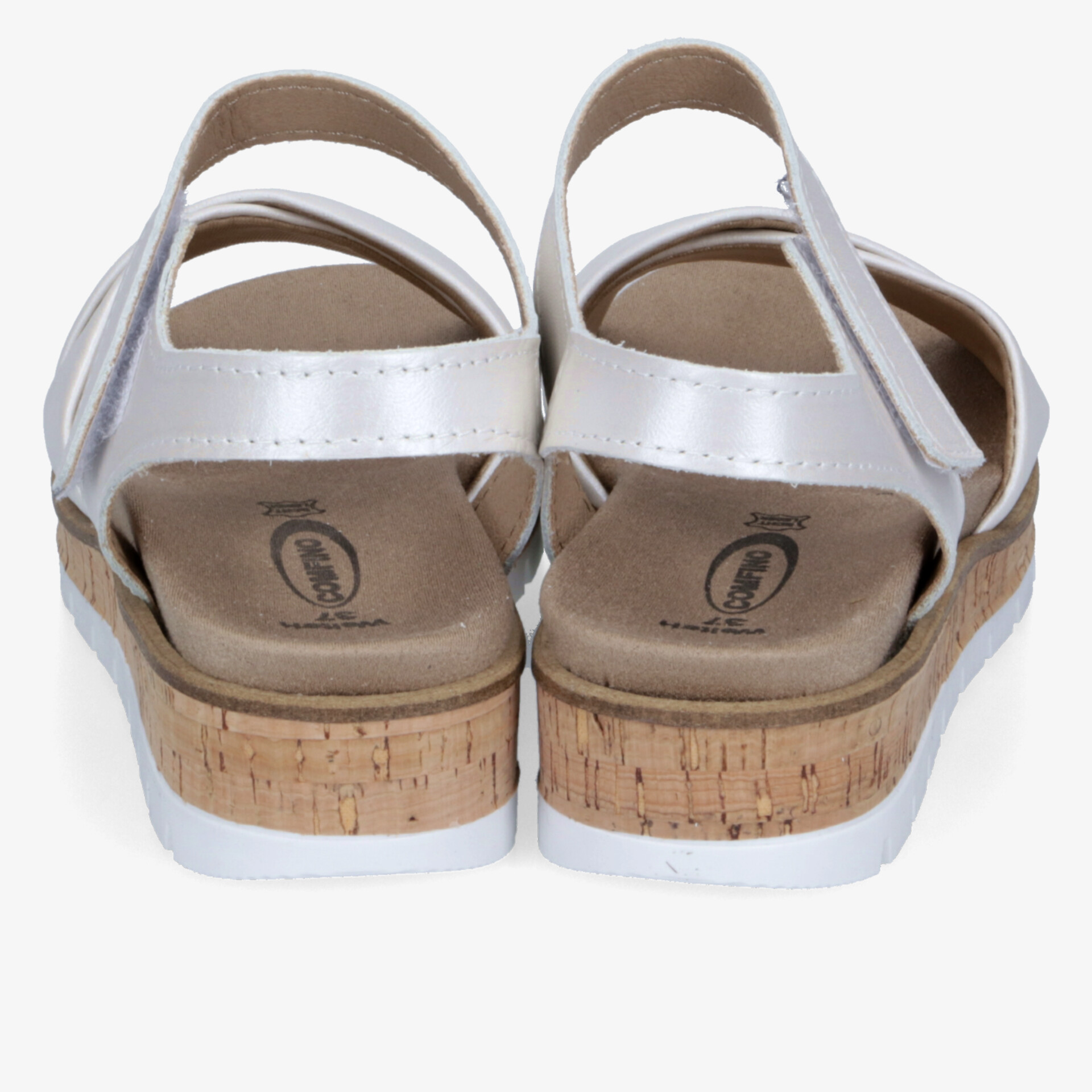 Bequeme Sandalen mit verstellbarem Riemen und rutschfester Kork-Sohle, Rückansicht von einem Paar