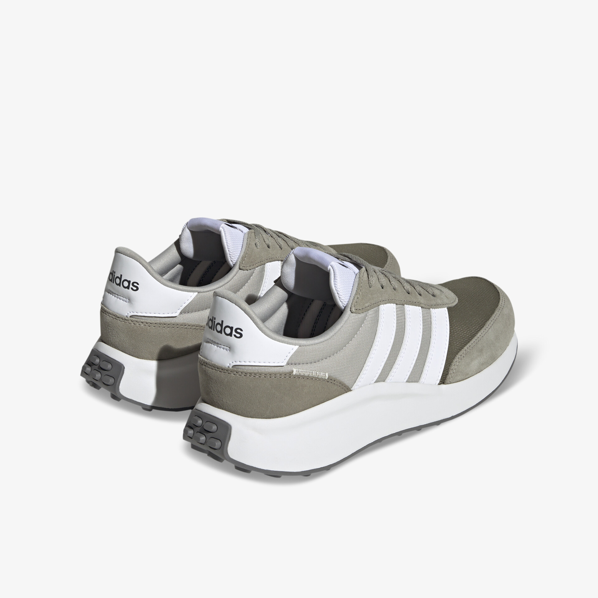 Modische Sneakers in Olivtönen mit markanten Adidas-Details und robustem Design für optimalen Komfort im Alltag.