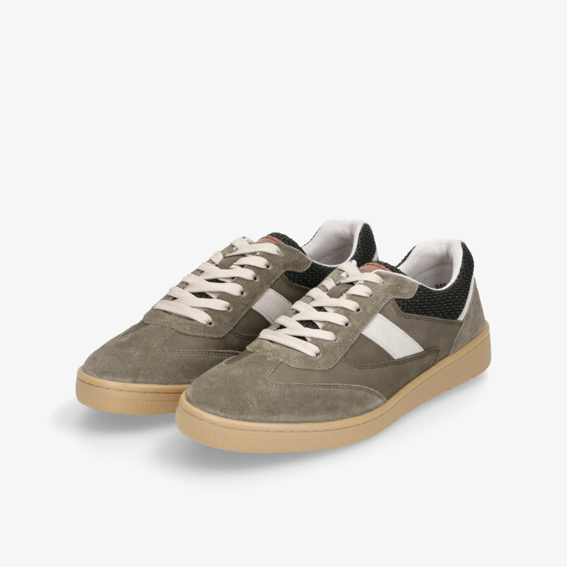 Sportschuhe als Paar, bequem, mit hellen Schnürsenkeln, robuste Laufsohle, modernes Design, ideal für Alltag