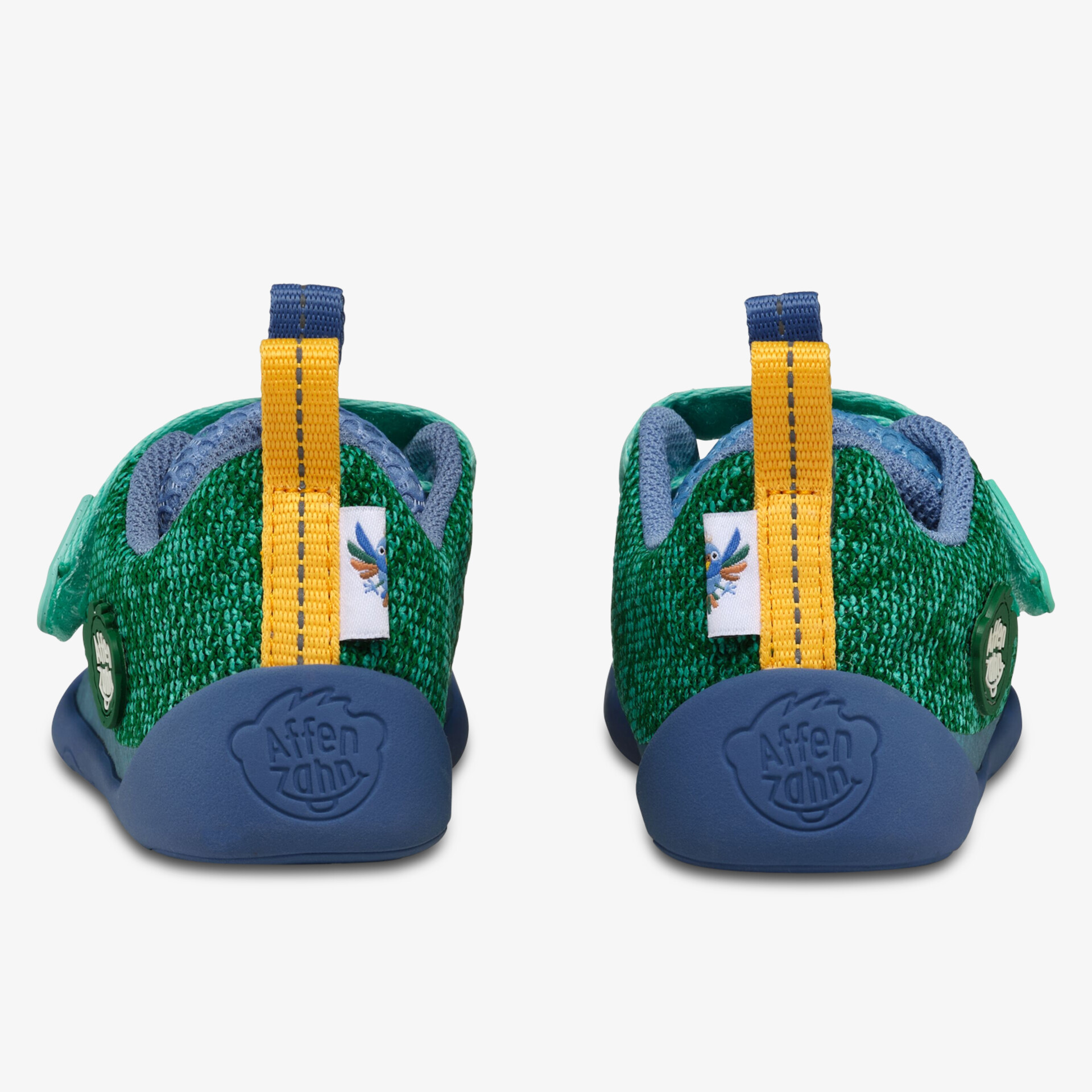 Rückansicht von grünen Hausschuhen mit rutschfester Sohle und elastischem Verschluss für sicheren Halt