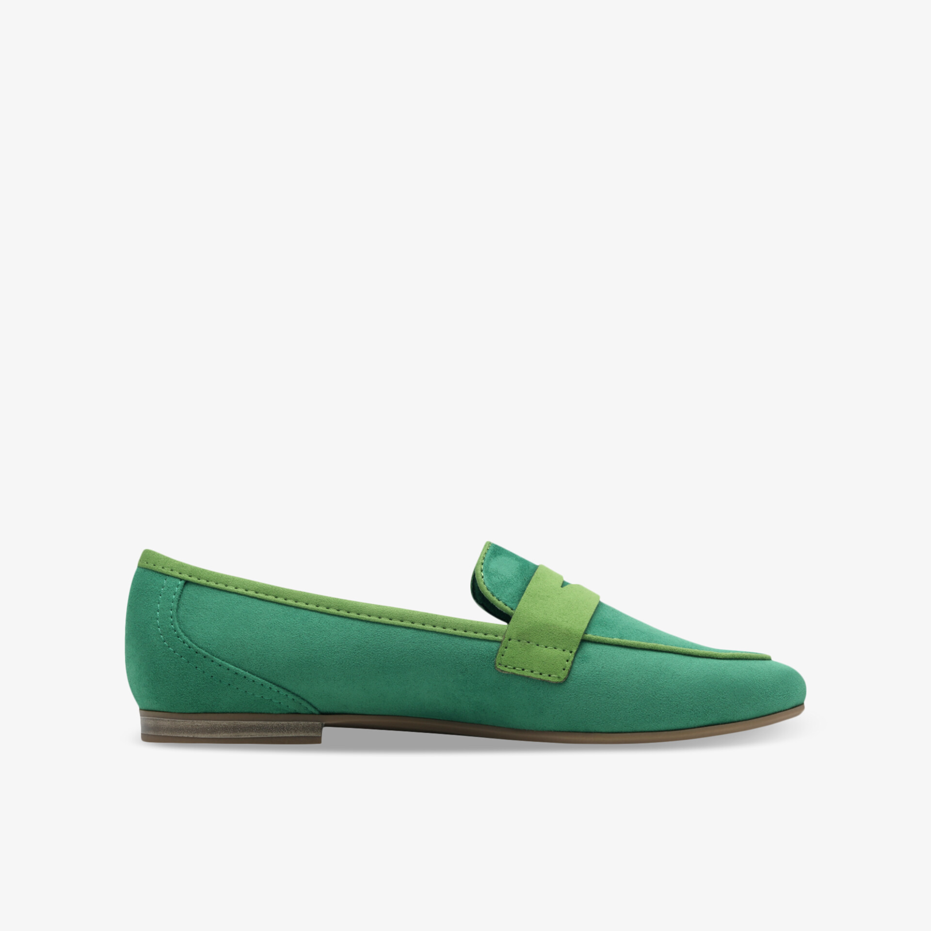 Leichter grüner Loafer in eleganter Seitenansicht, komfortabel und perfekt für sommerlichen Stil