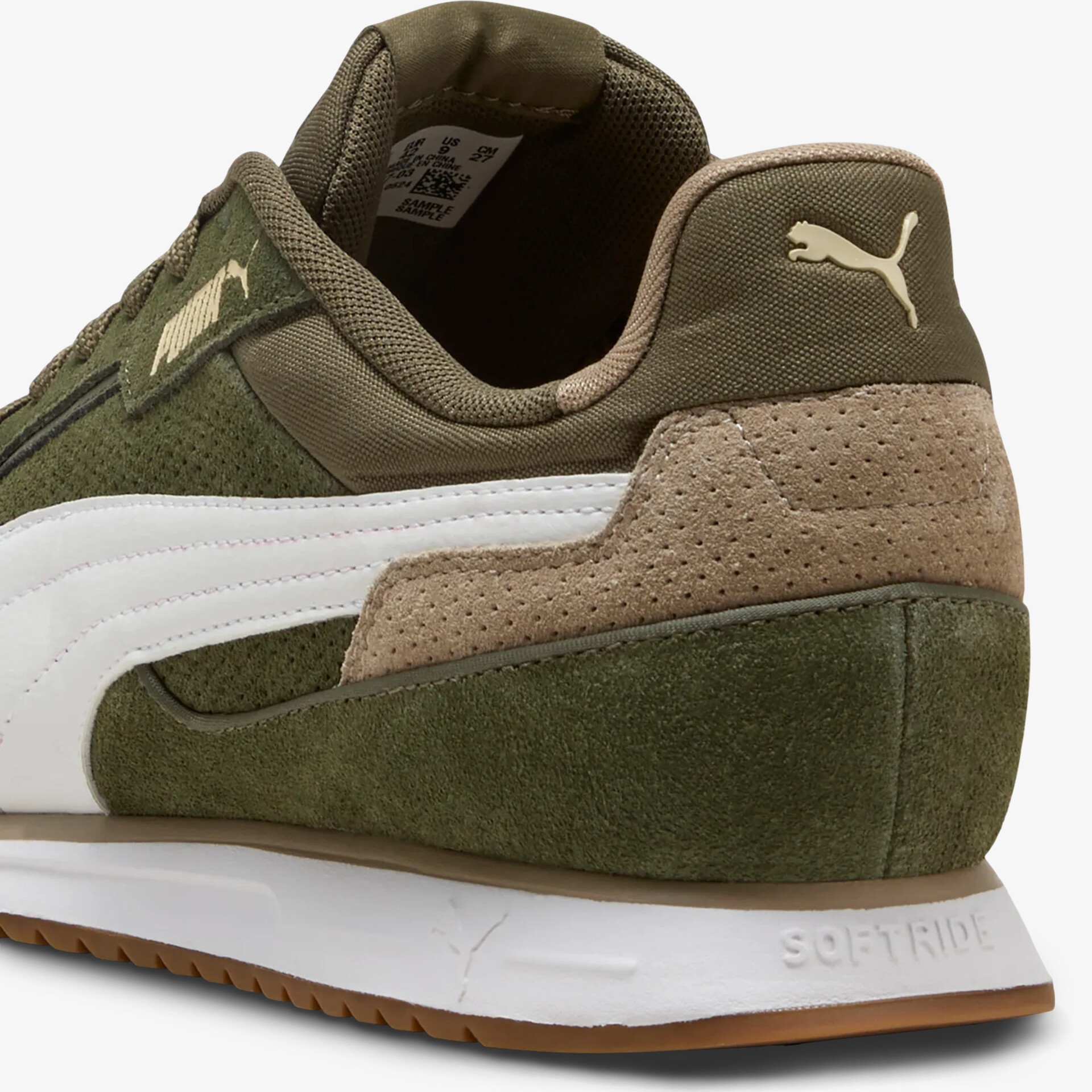 Rückansicht Sneaker aus grünem Wildleder mit weißen Details und bequemer Polsterung