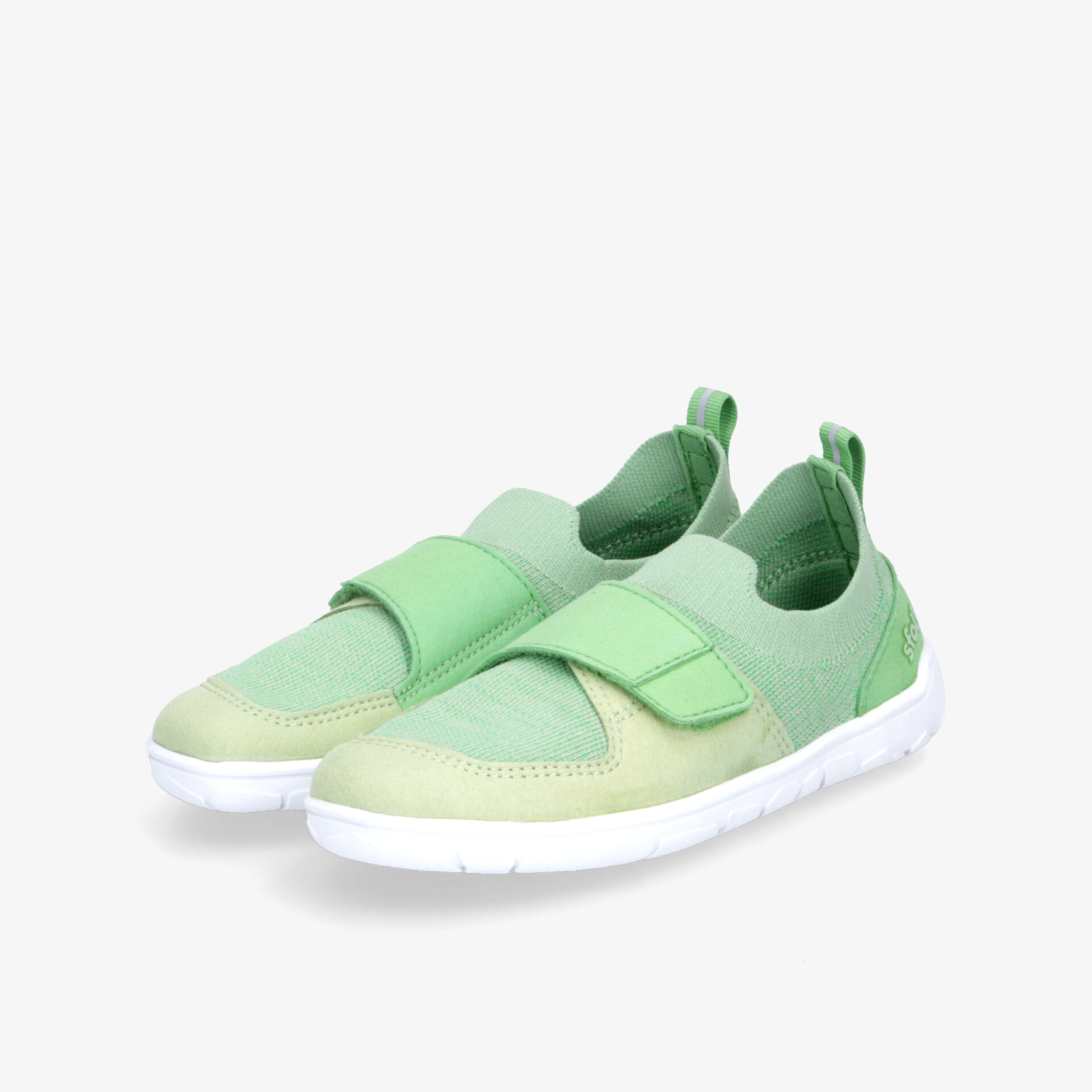 Leichter grüner Sportschuh mit flexiblem Klettverschluss und rutschfester Sohle für hohen Komfort und Atmungsaktivität