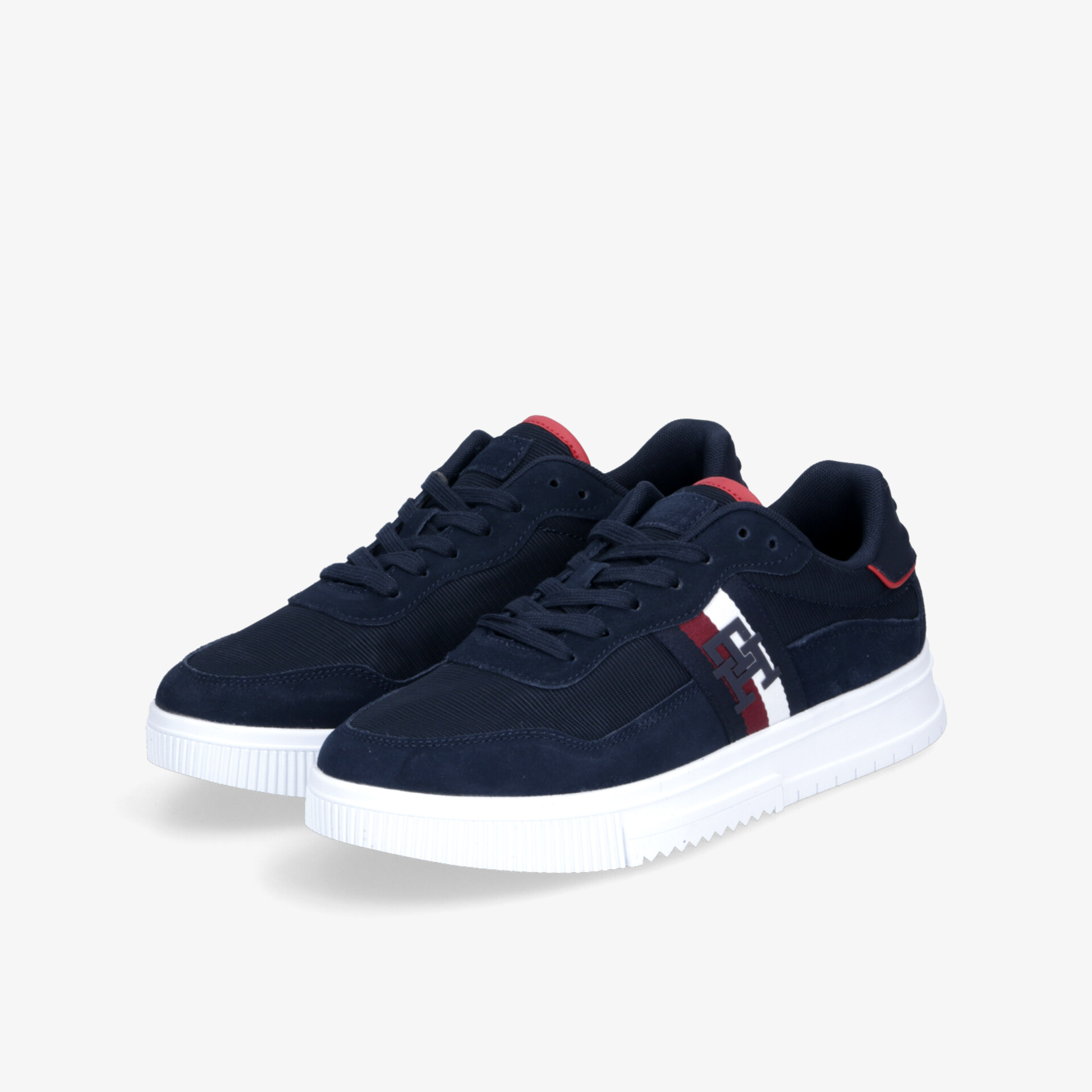 Leichte, atmungsaktive Sportschuhe in Dunkelblau mit weißer, rutschfester Sohle und modernem Design, ideal für den Alltag