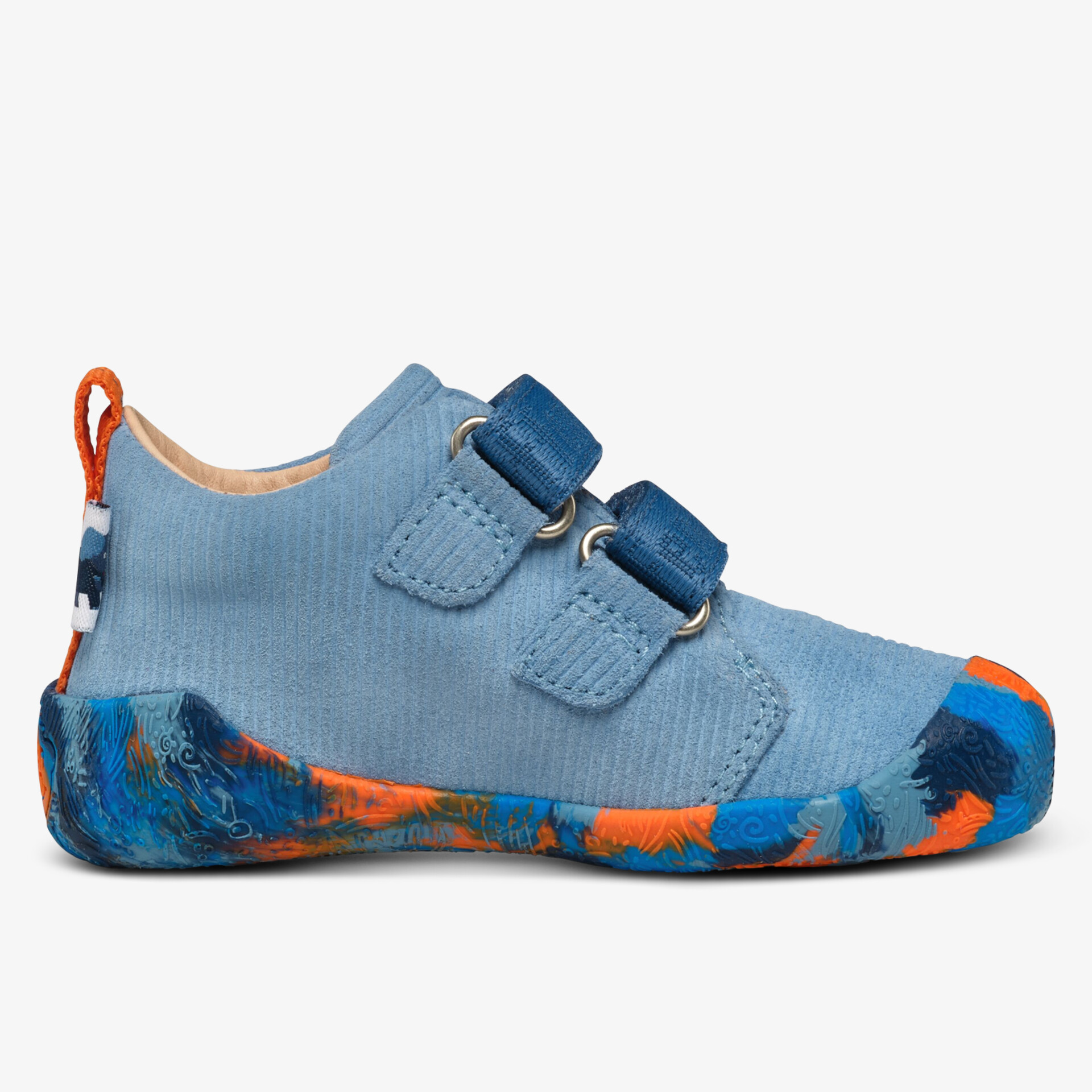 Leichter, atmungsaktiver Schuh mit flexiblem Sohlenprofil und verstellbaren Klettverschlüssen für optimalen Halt