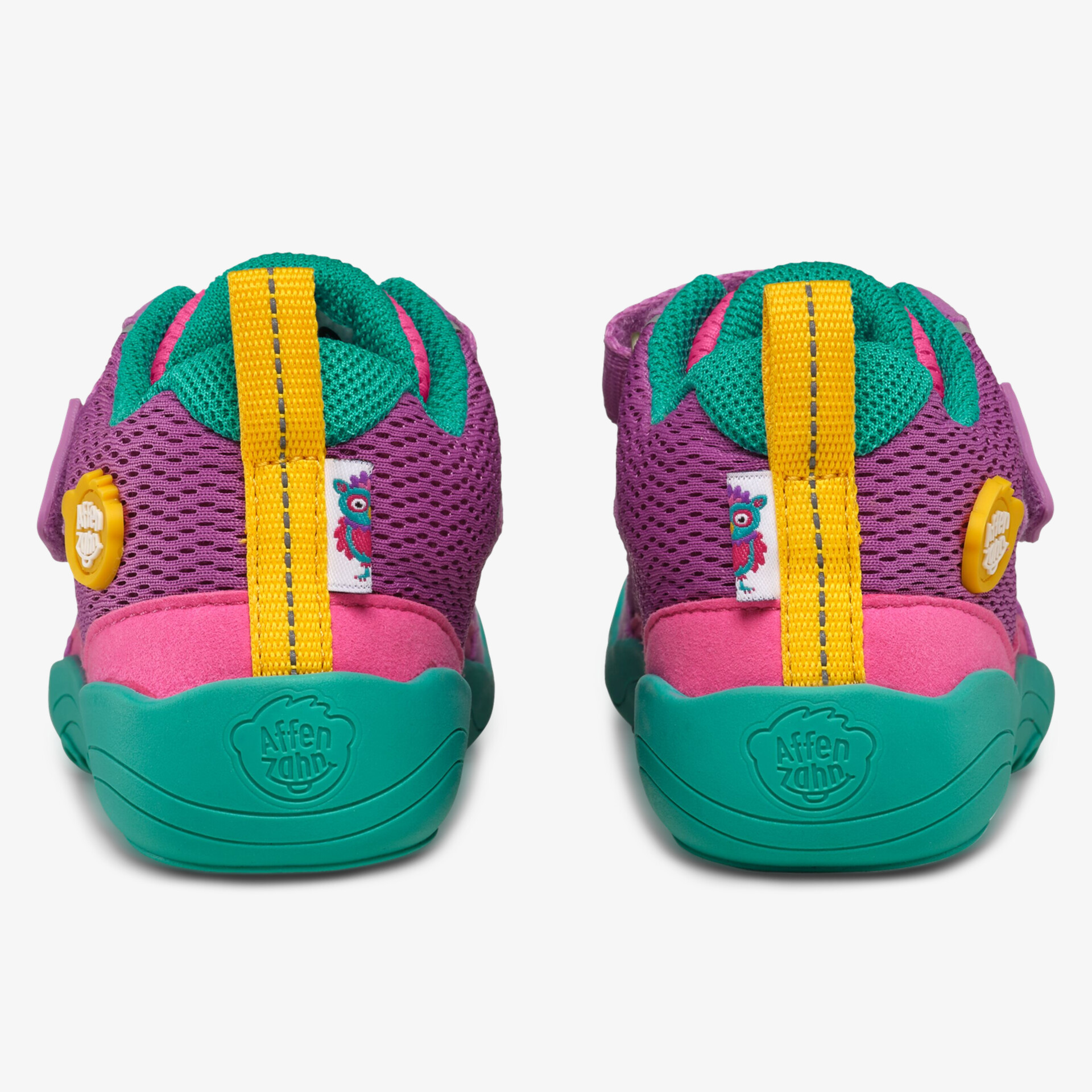 Bunte robuste Kinderschuhe mit gepolstertem Einstieg und rutschfester Sohle, ideal für aktives Spielen