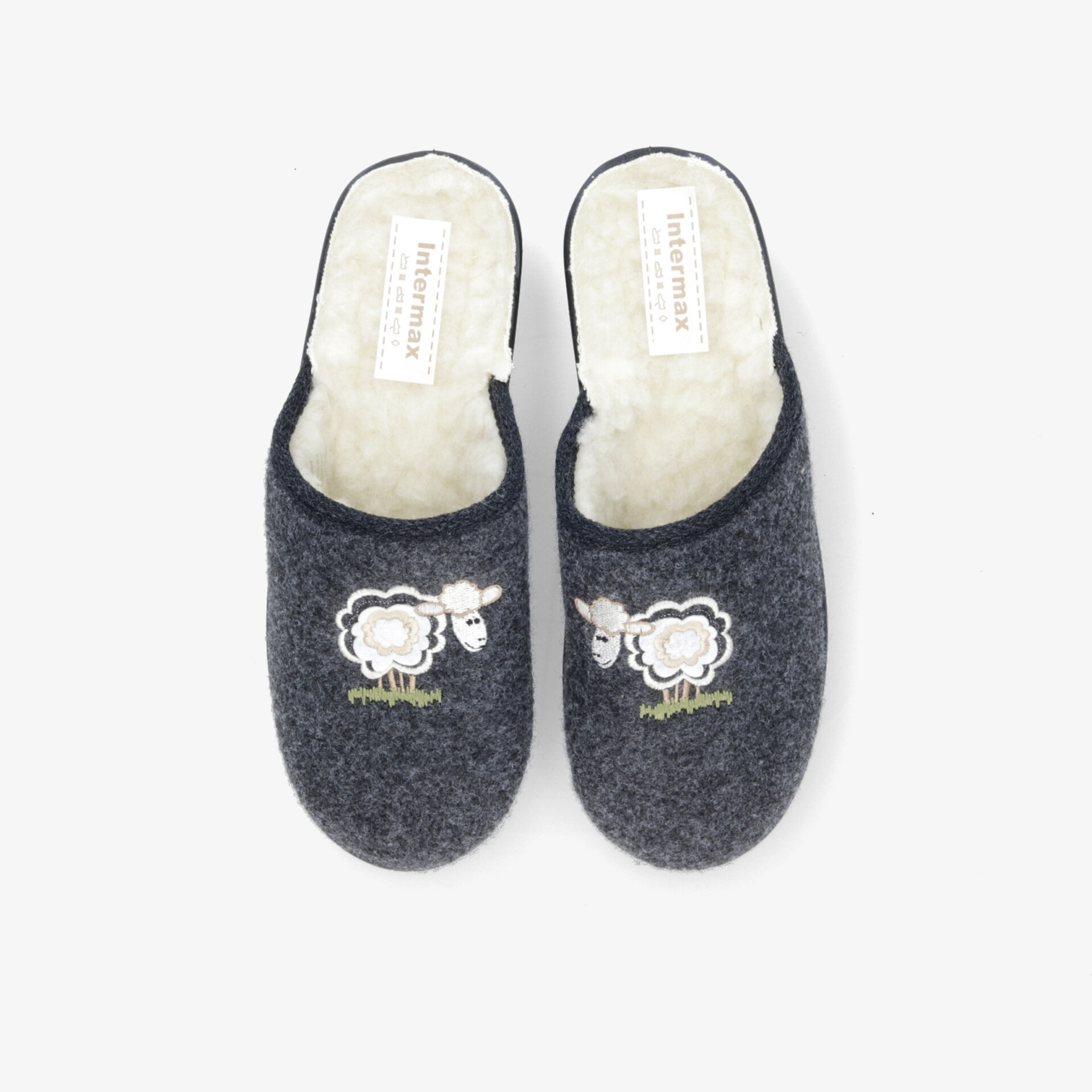 Bequeme dunkelgraue Filz-Hausschuhe mit Schaf-Motiv und warmer Fütterung. Perfekt für gemütliche Stunden zu Hause.